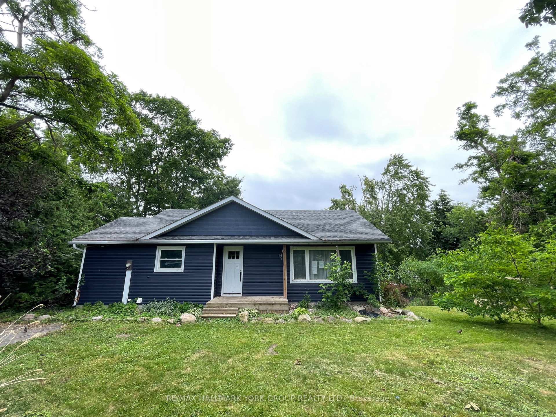Photo 2 of 19 Malone Road, Georgina, Sutton & Jackson's Point — HOMEH