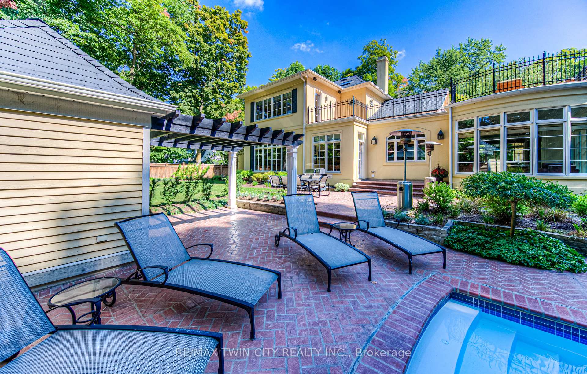 Photo 8 of 573 Sugarbush Drive, Waterloo — HOMEH