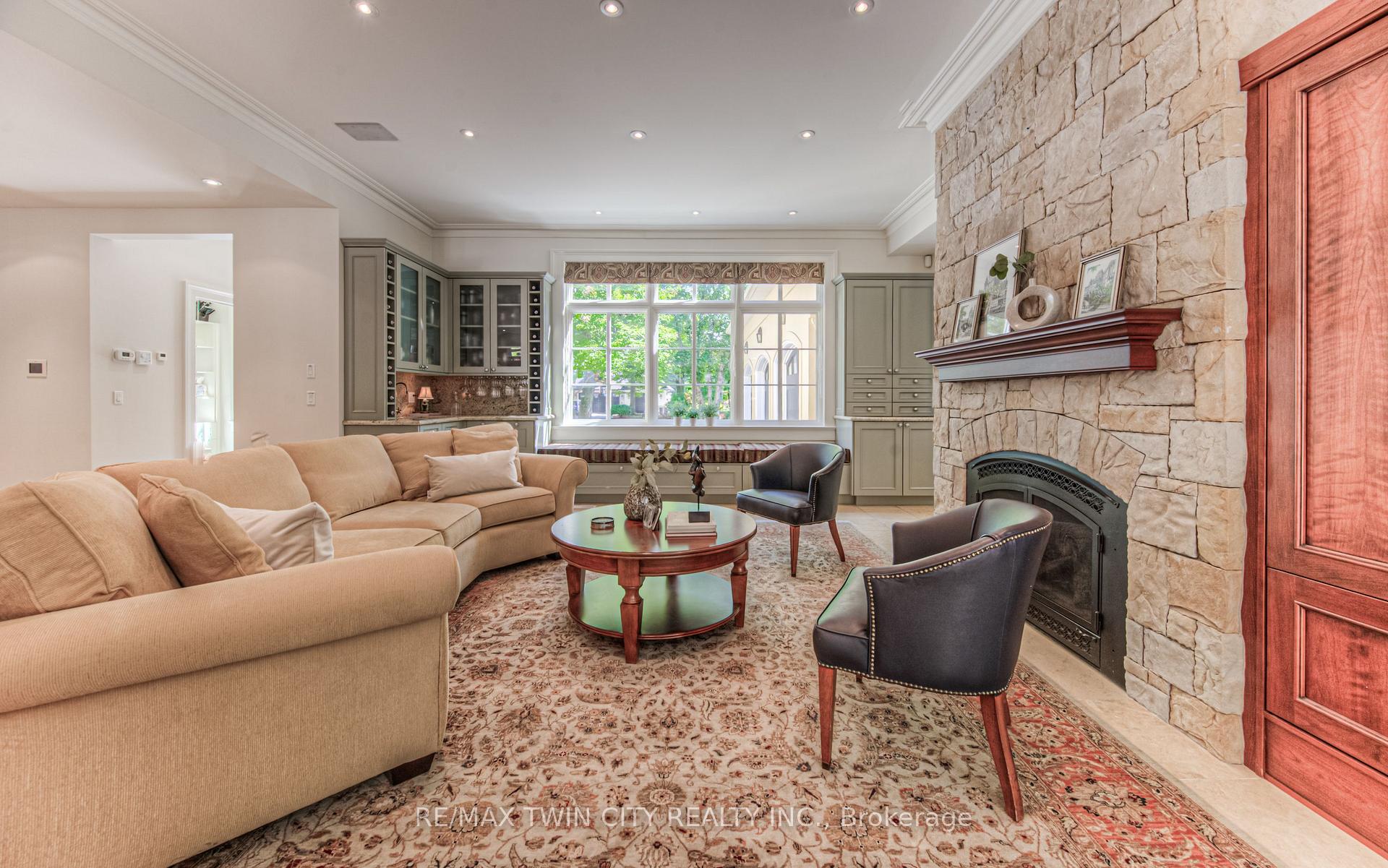 Photo 14 of 573 Sugarbush Drive, Waterloo — HOMEH