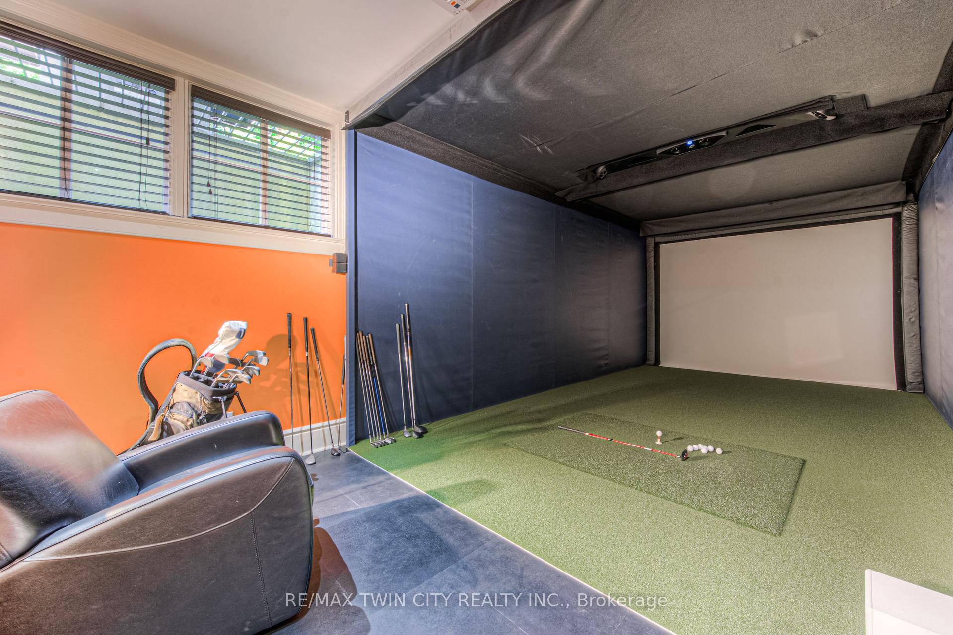 Photo 10 of 573 Sugarbush Drive, Waterloo — HOMEH