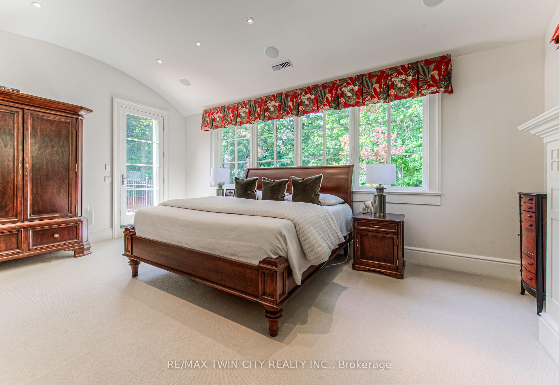 Photo 20 of 573 Sugarbush Drive, Waterloo — HOMEH