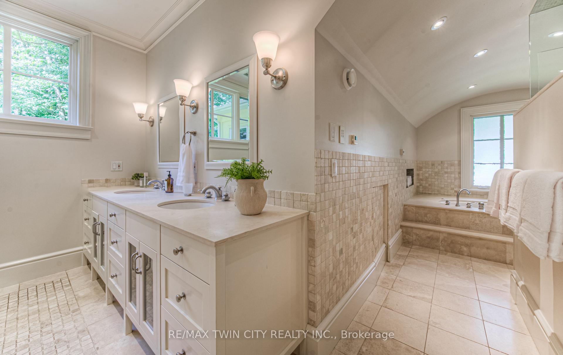 Photo 30 of 573 Sugarbush Drive, Waterloo — HOMEH
