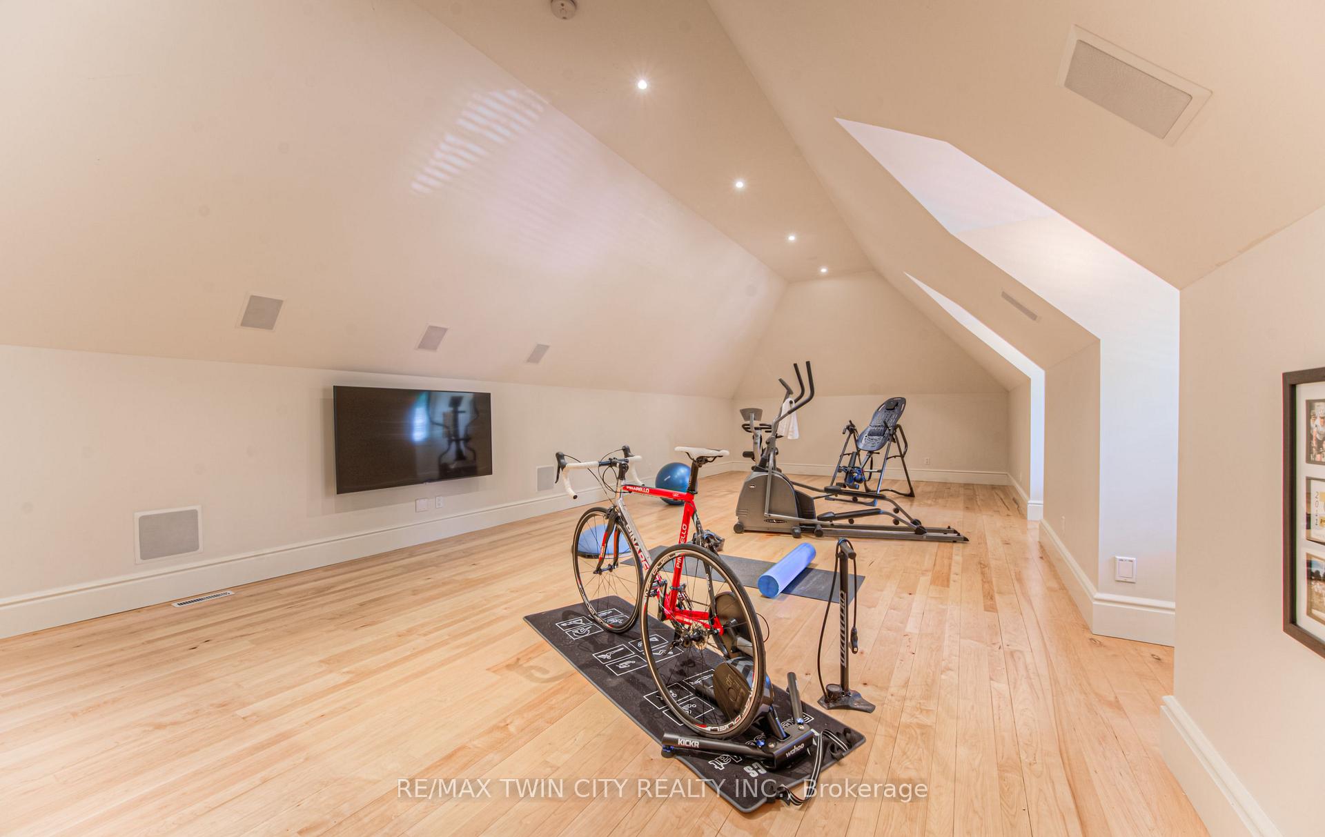 Photo 17 of 573 Sugarbush Drive, Waterloo — HOMEH