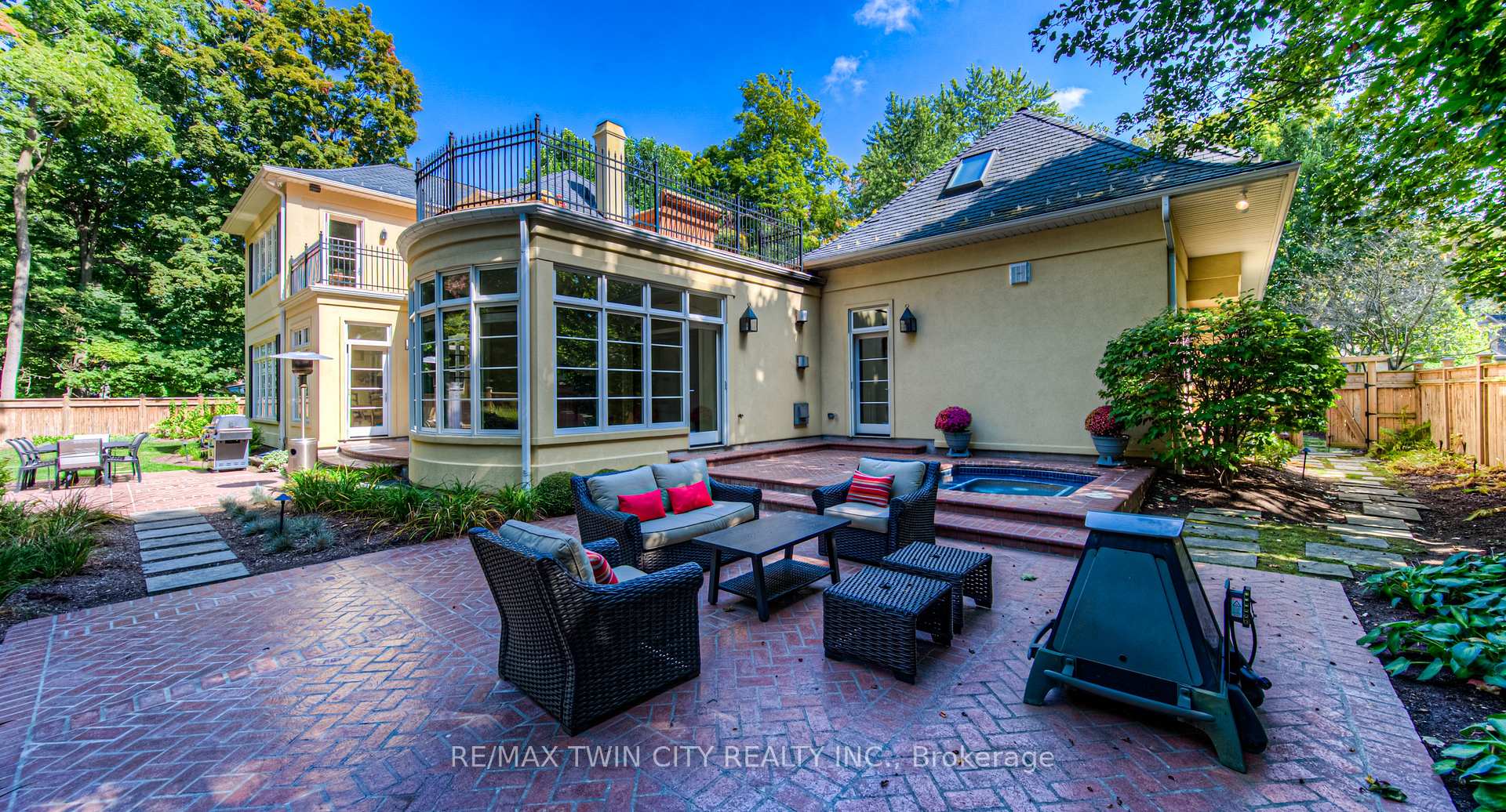 Photo 32 of 573 Sugarbush Drive, Waterloo — HOMEH
