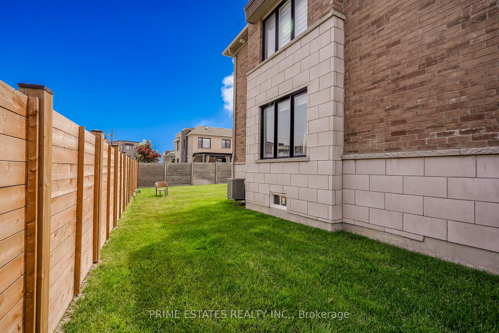 Photo 43 of 51 Clipper Lane, Clarington, Bowmanville — HOMEH
