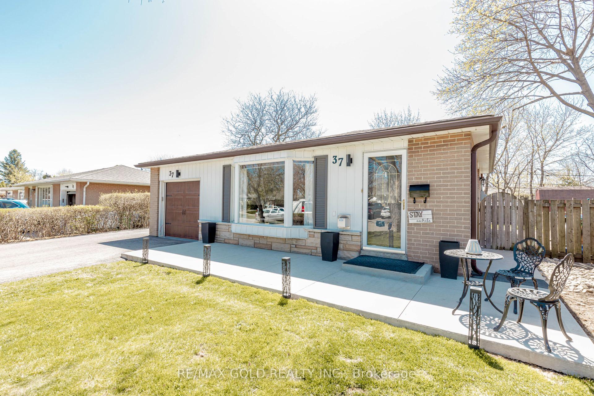Photo 3 of 37 Brookdale Crescent, Brampton, Avondale — HOMEH