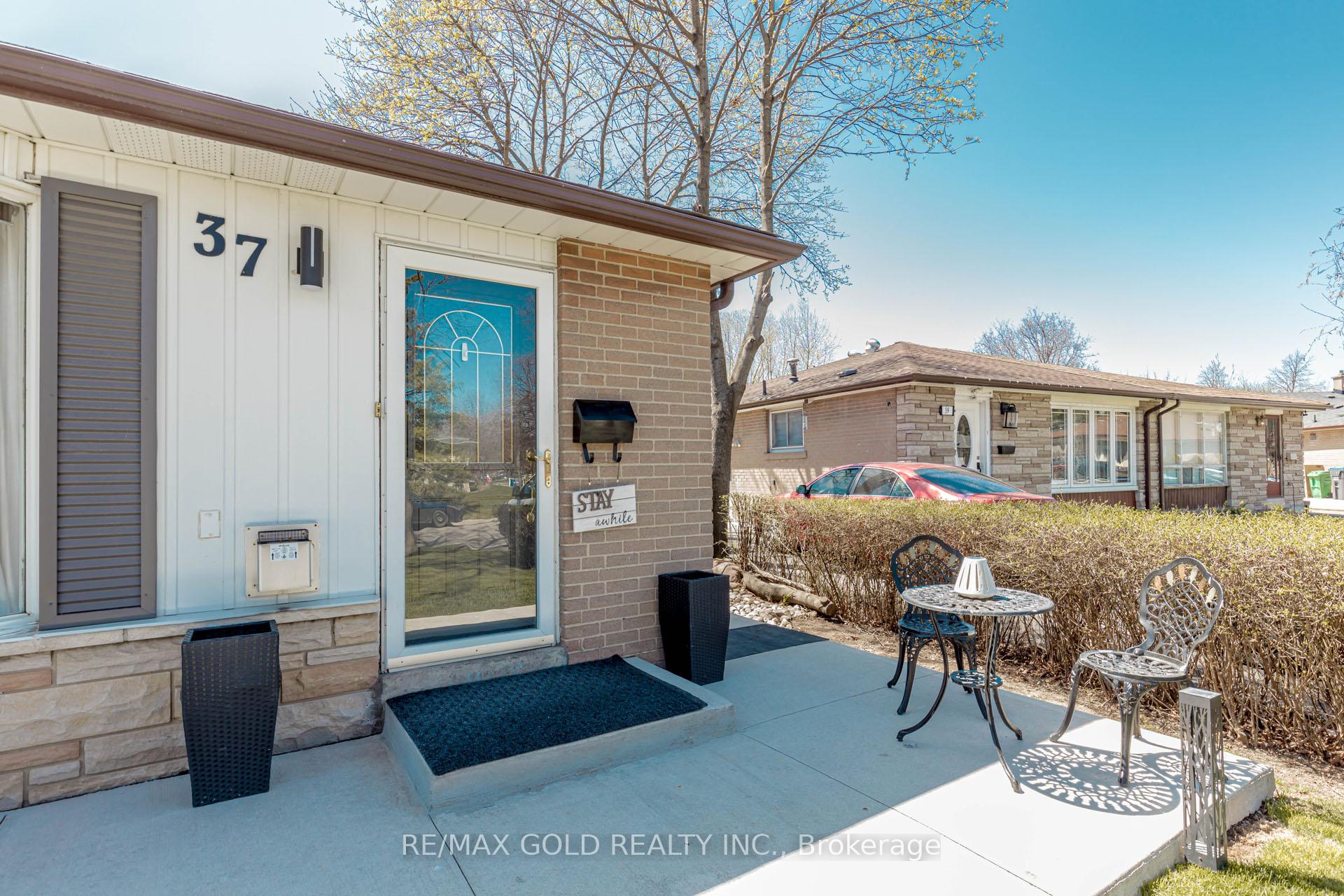 Photo 4 of 37 Brookdale Crescent, Brampton, Avondale — HOMEH