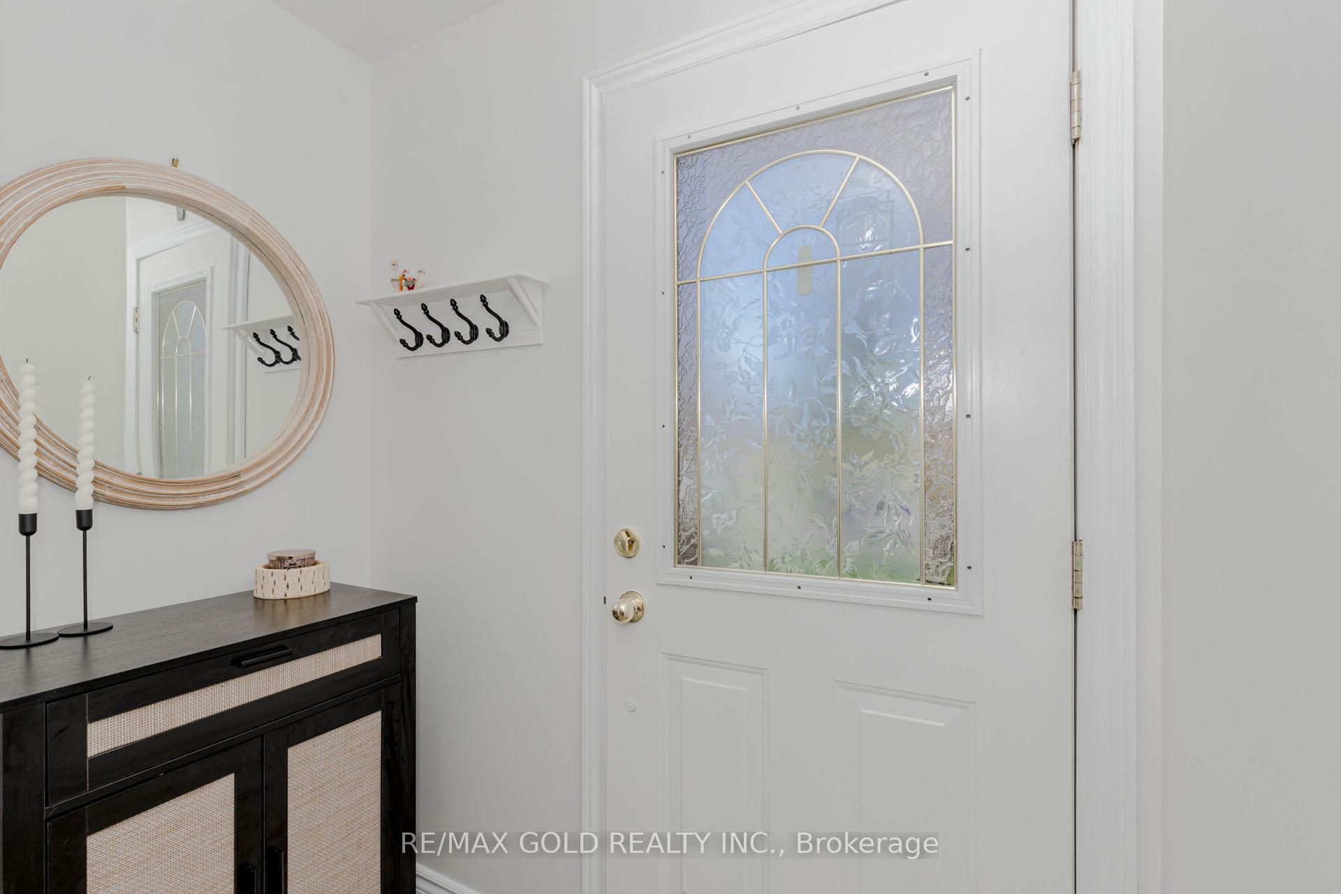 Photo 5 of 37 Brookdale Crescent, Brampton, Avondale — HOMEH
