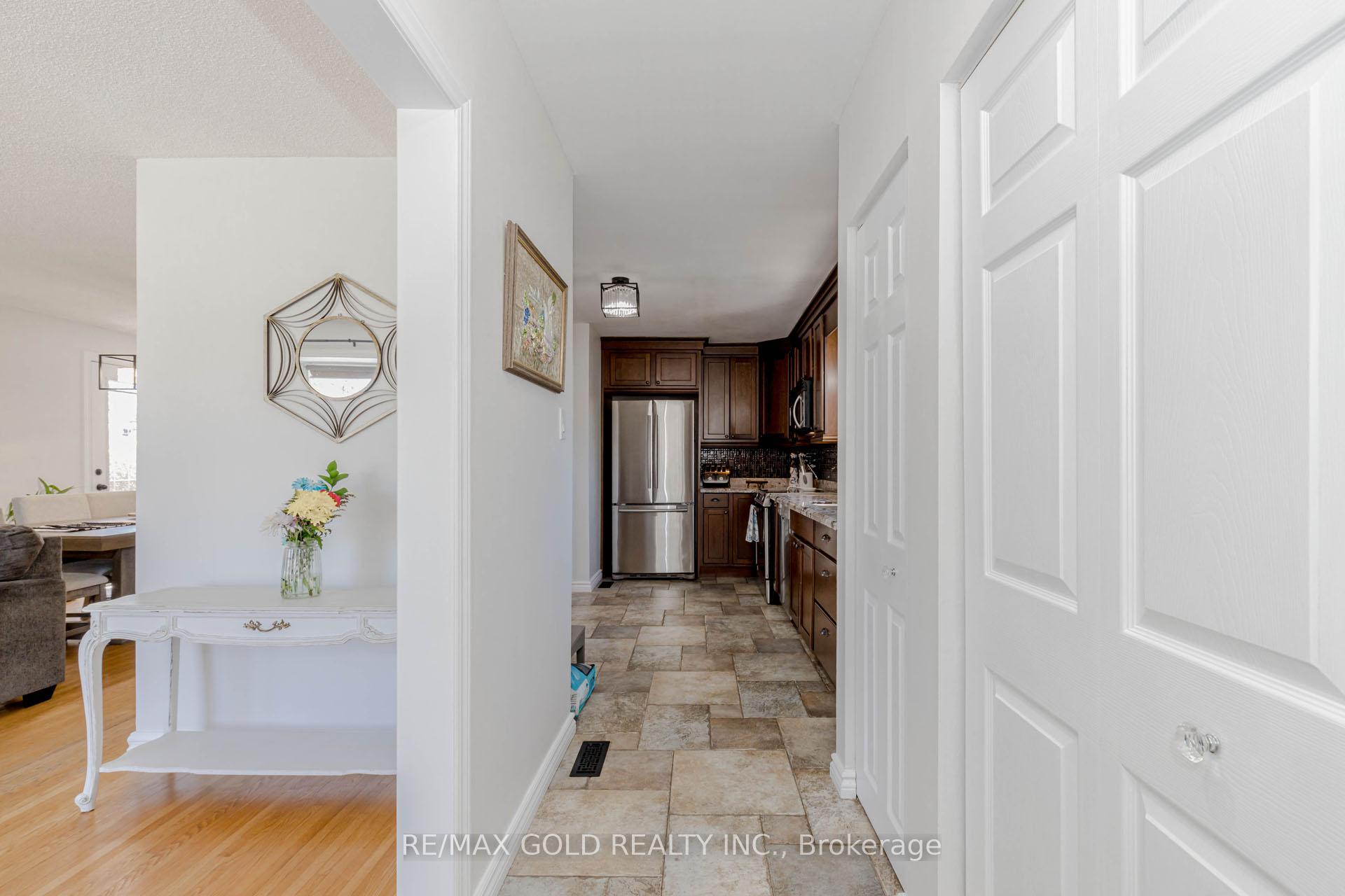 Photo 6 of 37 Brookdale Crescent, Brampton, Avondale — HOMEH