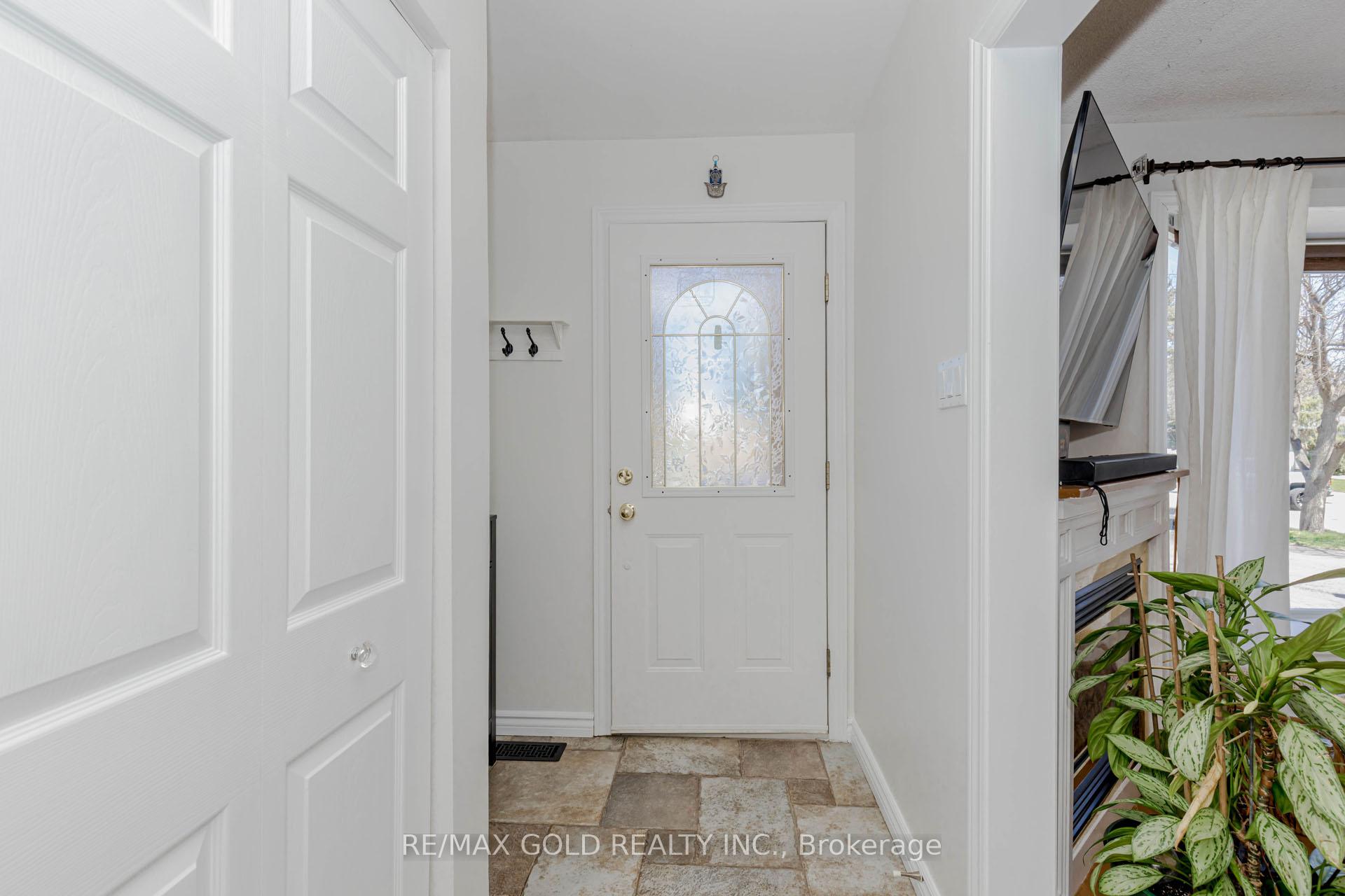 Photo 7 of 37 Brookdale Crescent, Brampton, Avondale — HOMEH
