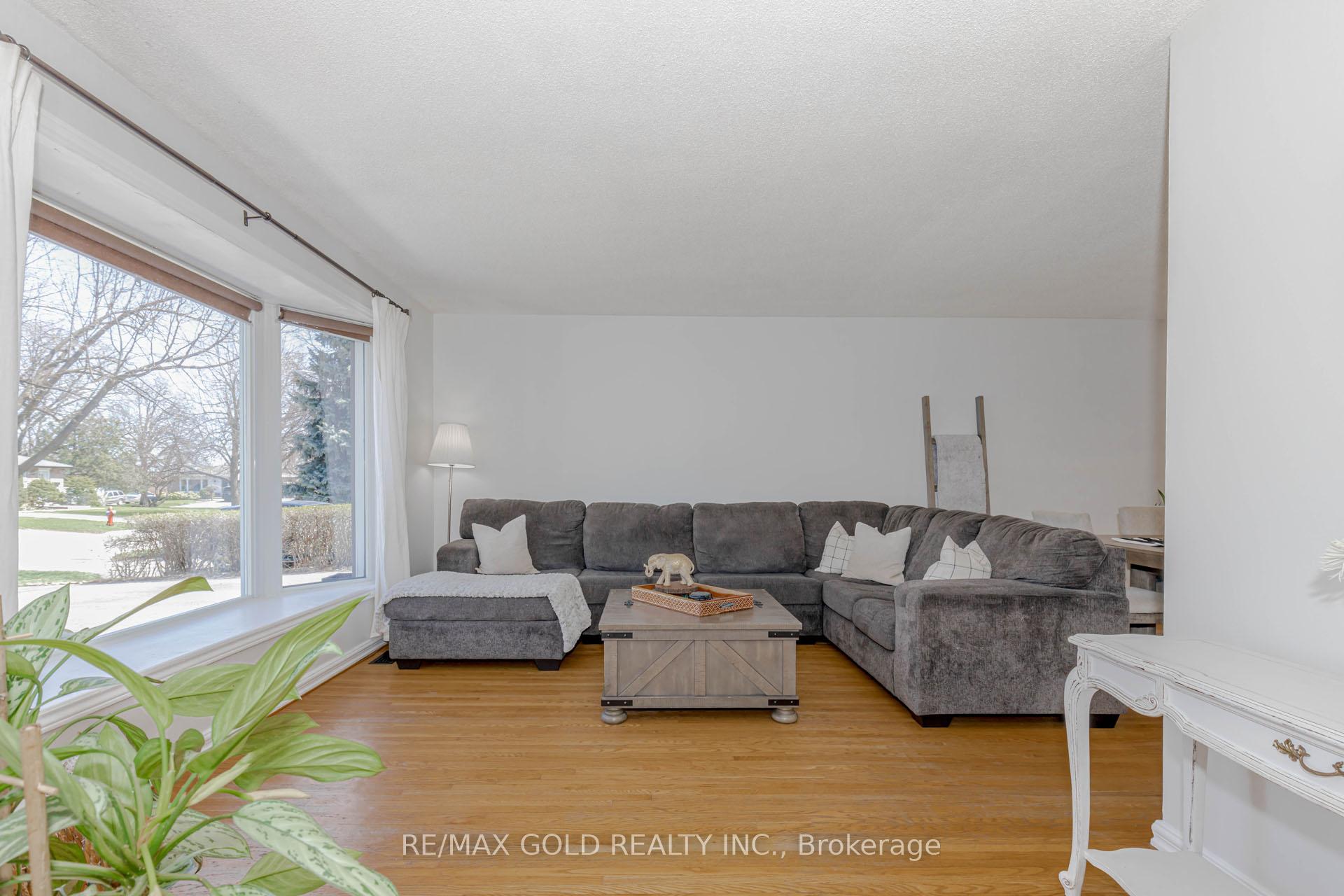 Photo 8 of 37 Brookdale Crescent, Brampton, Avondale — HOMEH