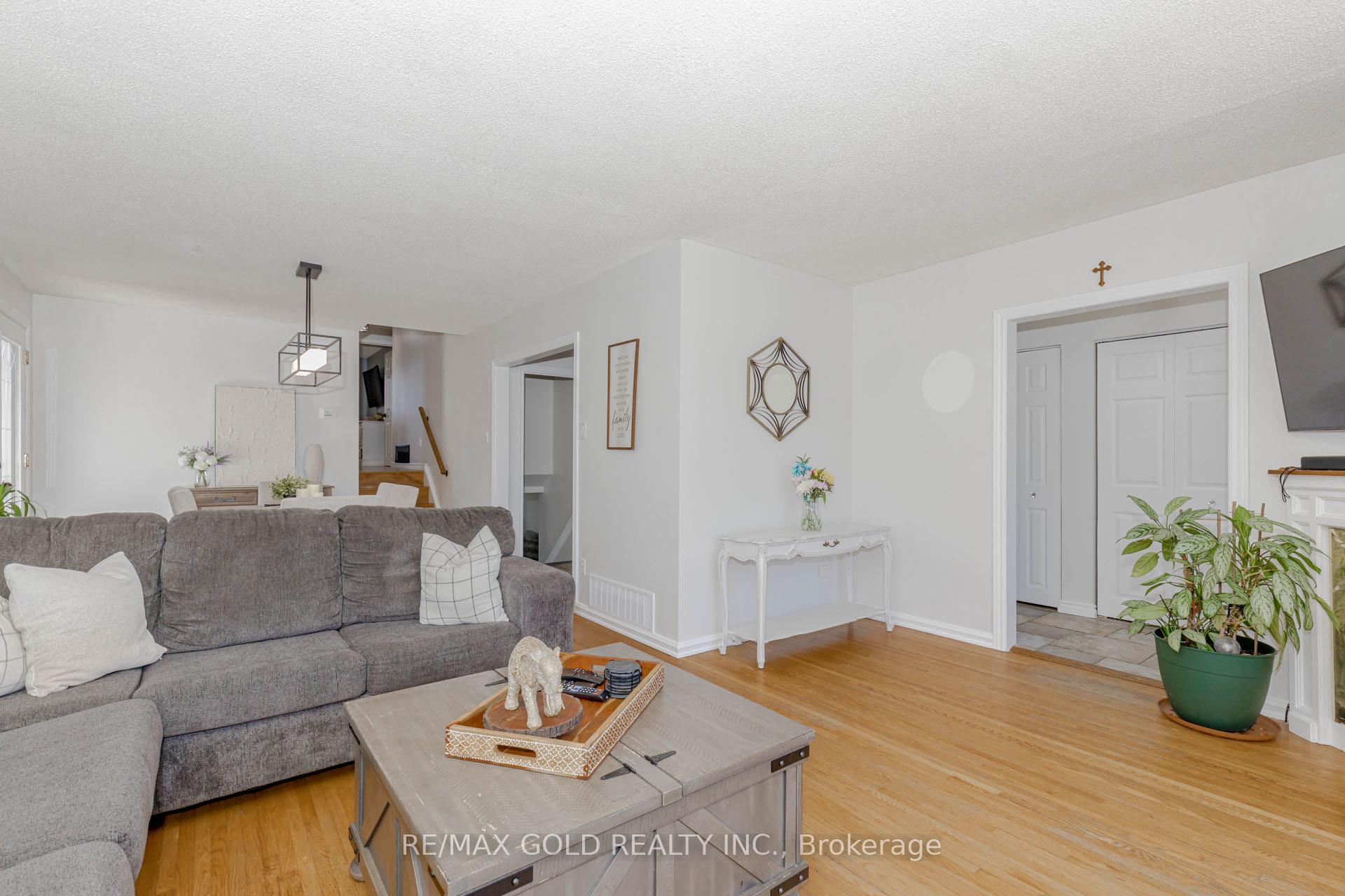 Photo 10 of 37 Brookdale Crescent, Brampton, Avondale — HOMEH
