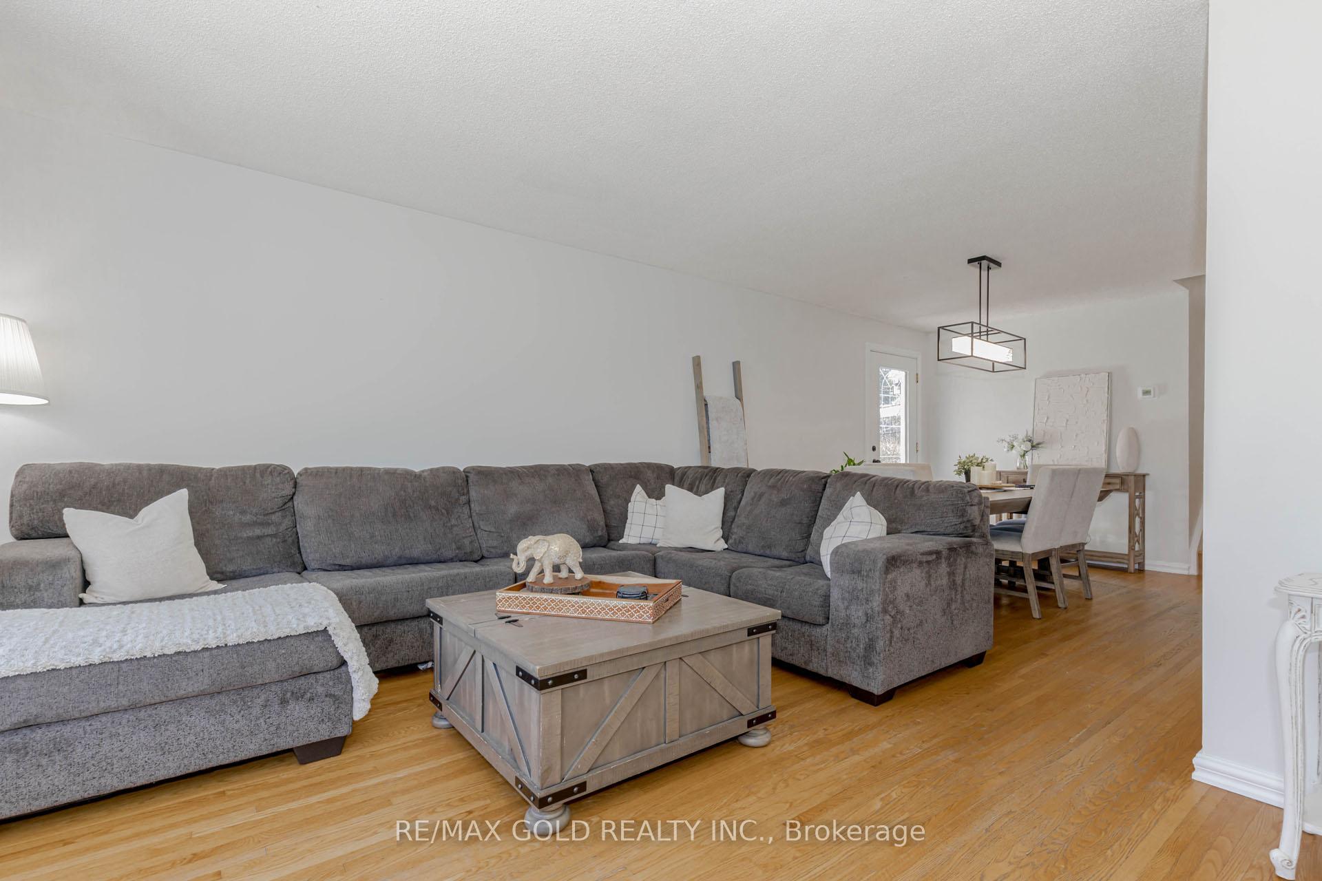 Photo 11 of 37 Brookdale Crescent, Brampton, Avondale — HOMEH