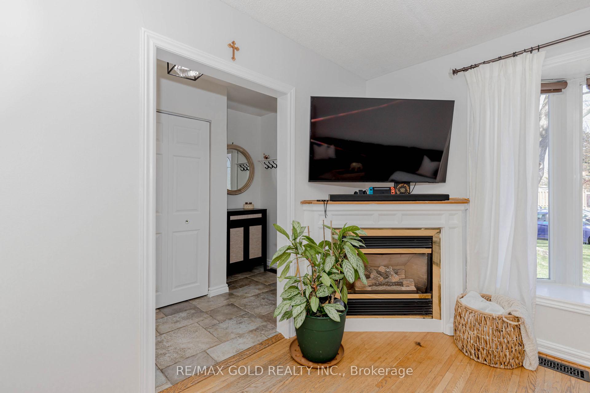 Photo 12 of 37 Brookdale Crescent, Brampton, Avondale — HOMEH
