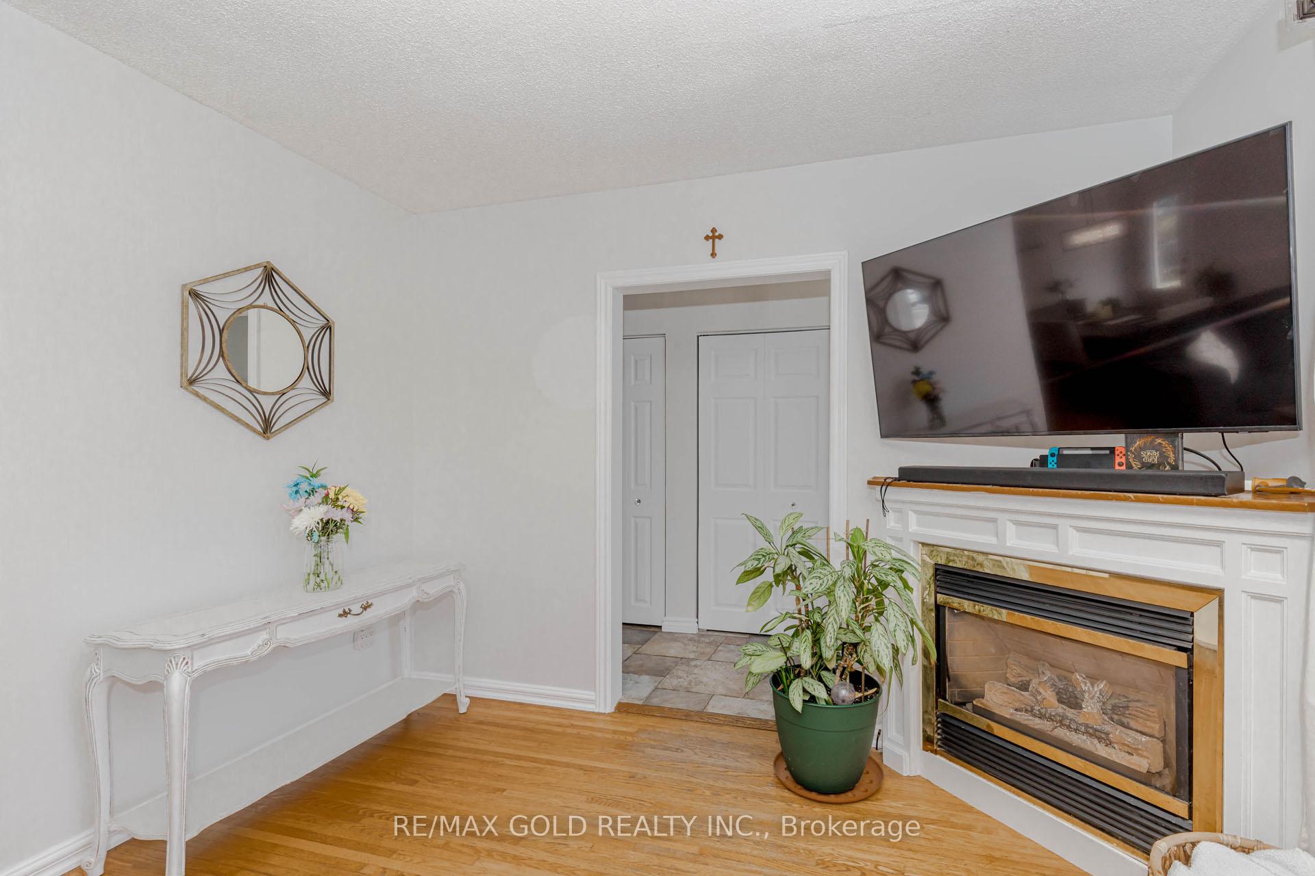 Photo 13 of 37 Brookdale Crescent, Brampton, Avondale — HOMEH