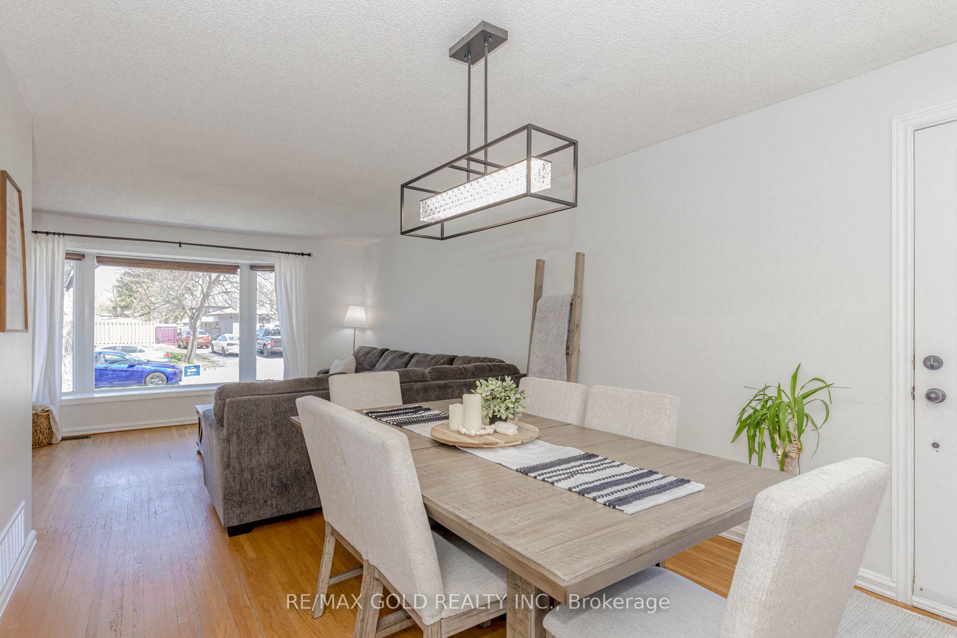 Photo 15 of 37 Brookdale Crescent, Brampton, Avondale — HOMEH