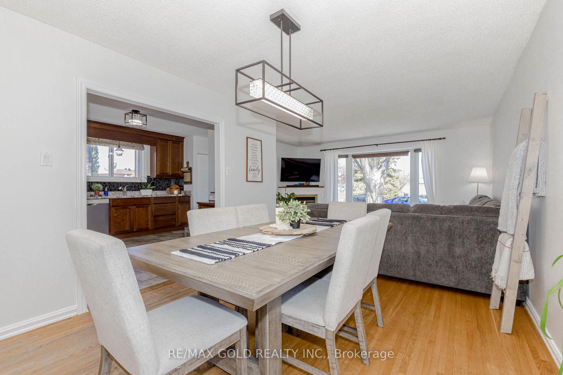 Photo 18 of 37 Brookdale Crescent, Brampton, Avondale — HOMEH