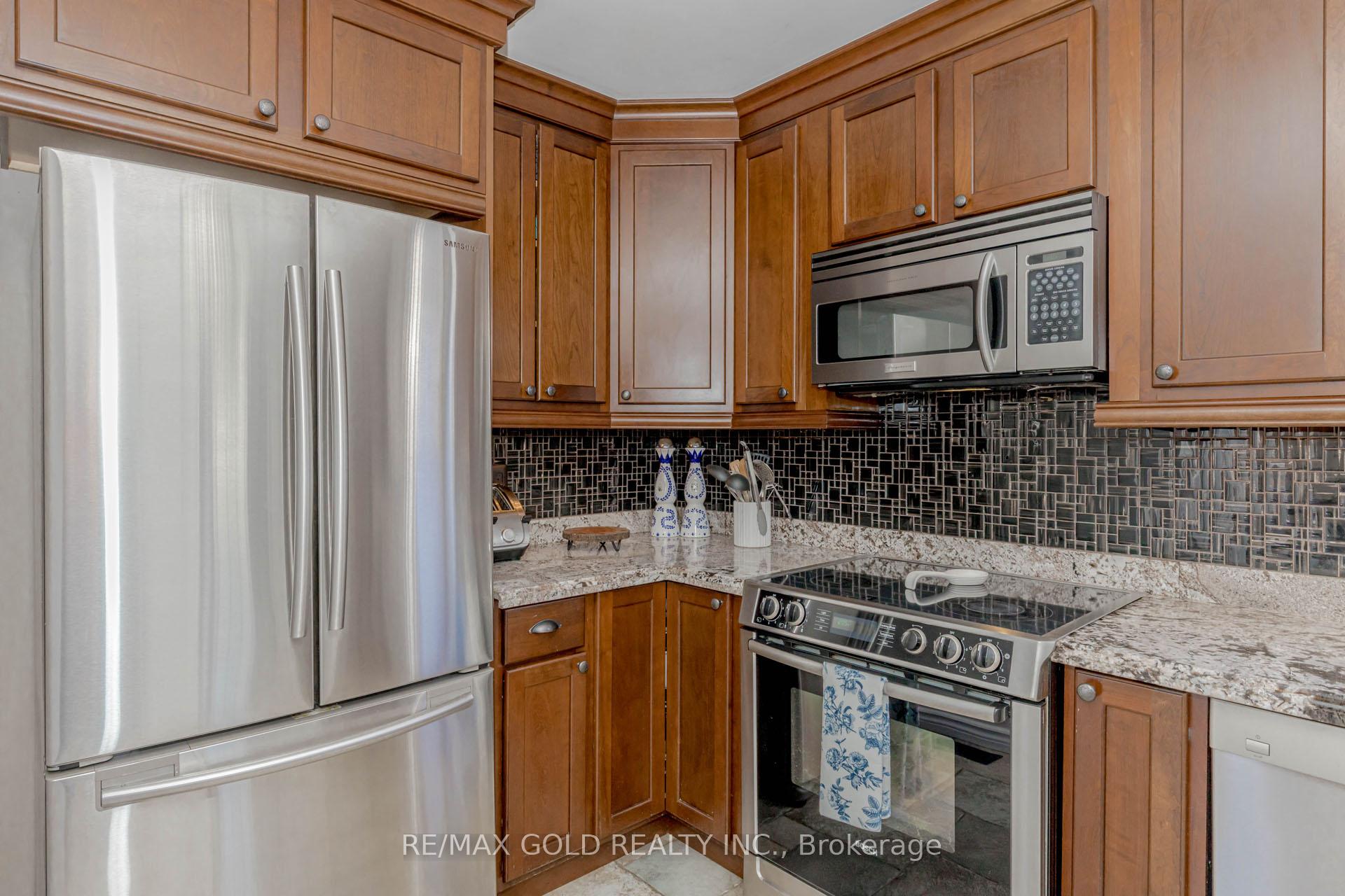 Photo 20 of 37 Brookdale Crescent, Brampton, Avondale — HOMEH