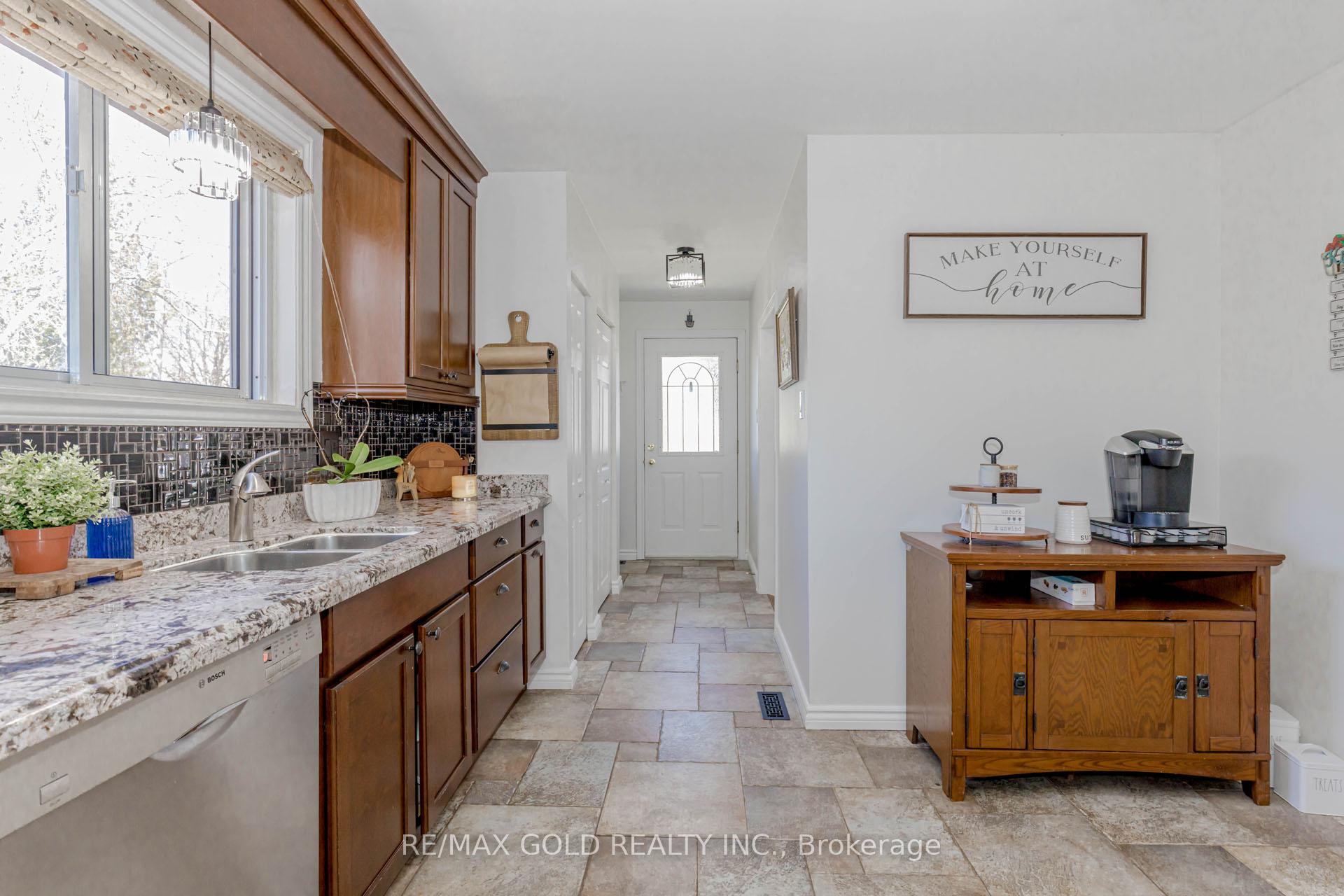 Photo 22 of 37 Brookdale Crescent, Brampton, Avondale — HOMEH