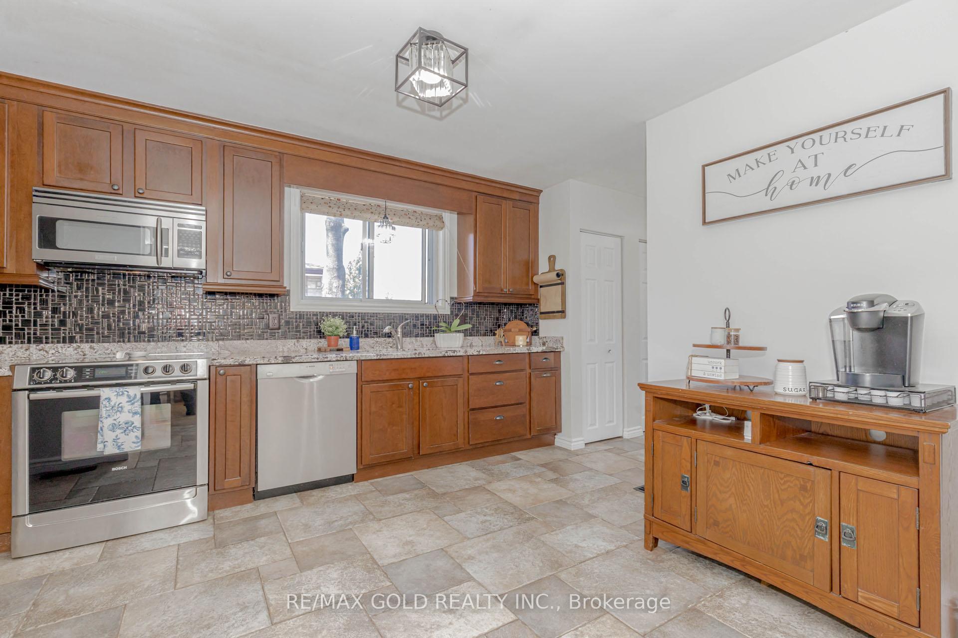 Photo 23 of 37 Brookdale Crescent, Brampton, Avondale — HOMEH