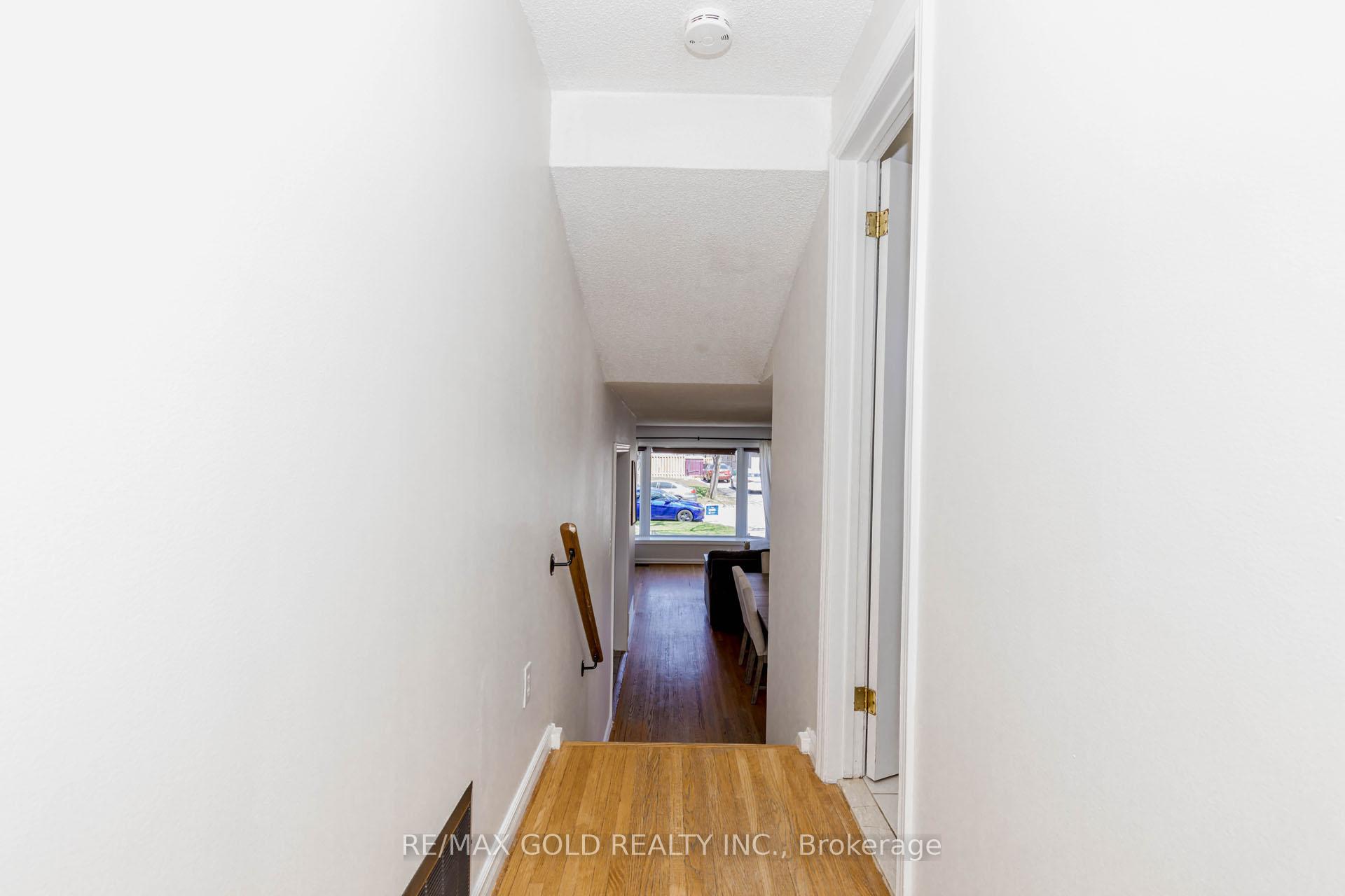 Photo 26 of 37 Brookdale Crescent, Brampton, Avondale — HOMEH