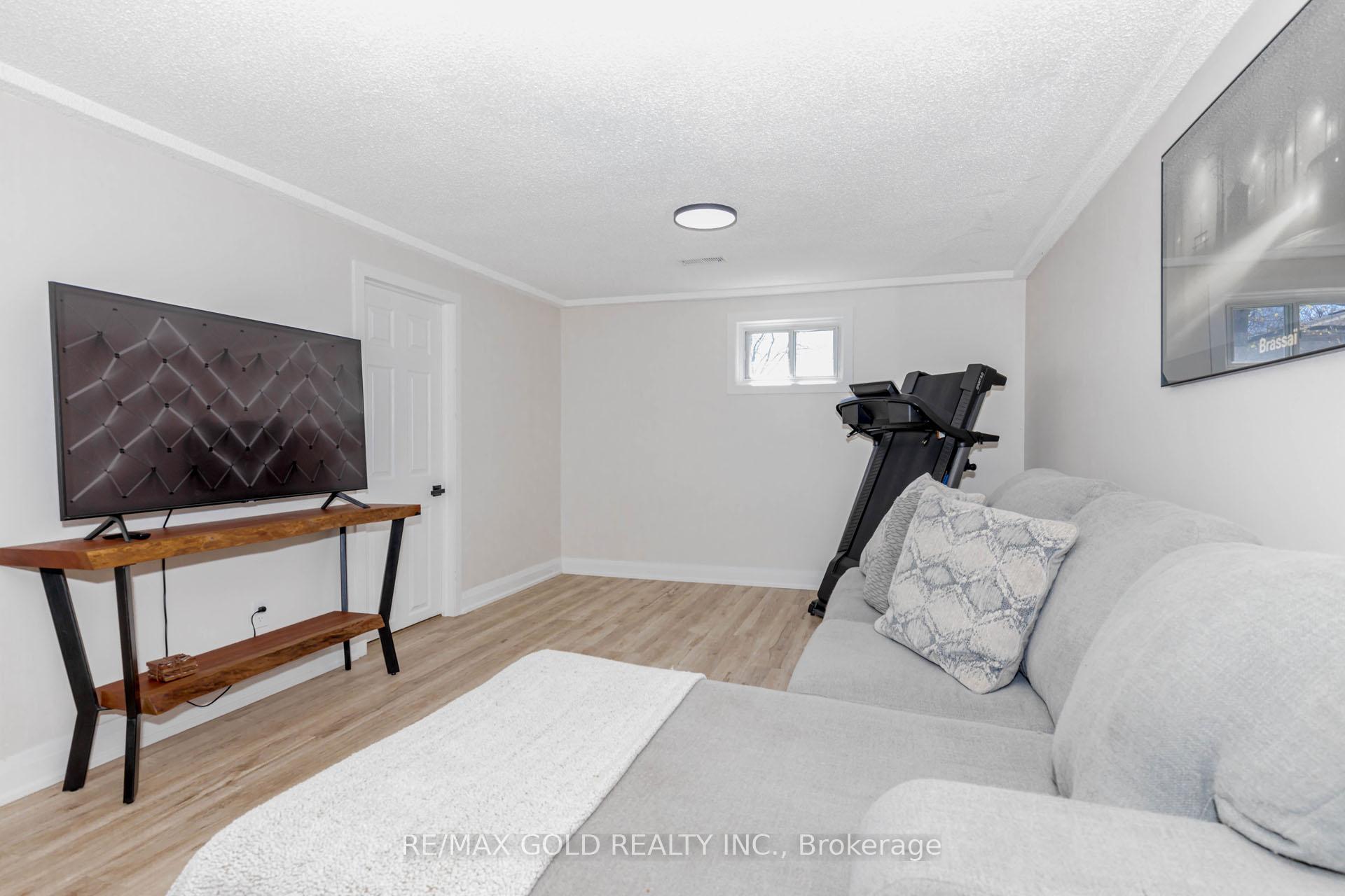 Photo 36 of 37 Brookdale Crescent, Brampton, Avondale — HOMEH