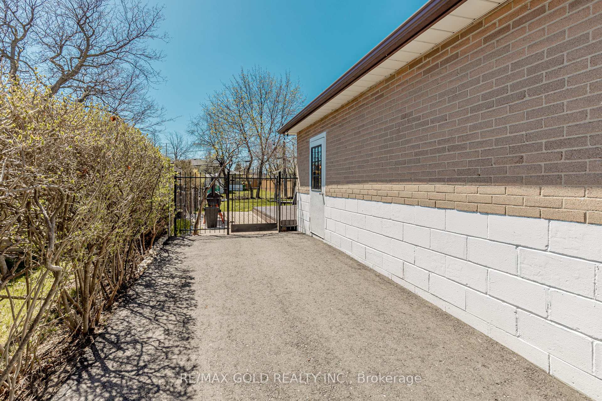 Photo 45 of 37 Brookdale Crescent, Brampton, Avondale — HOMEH