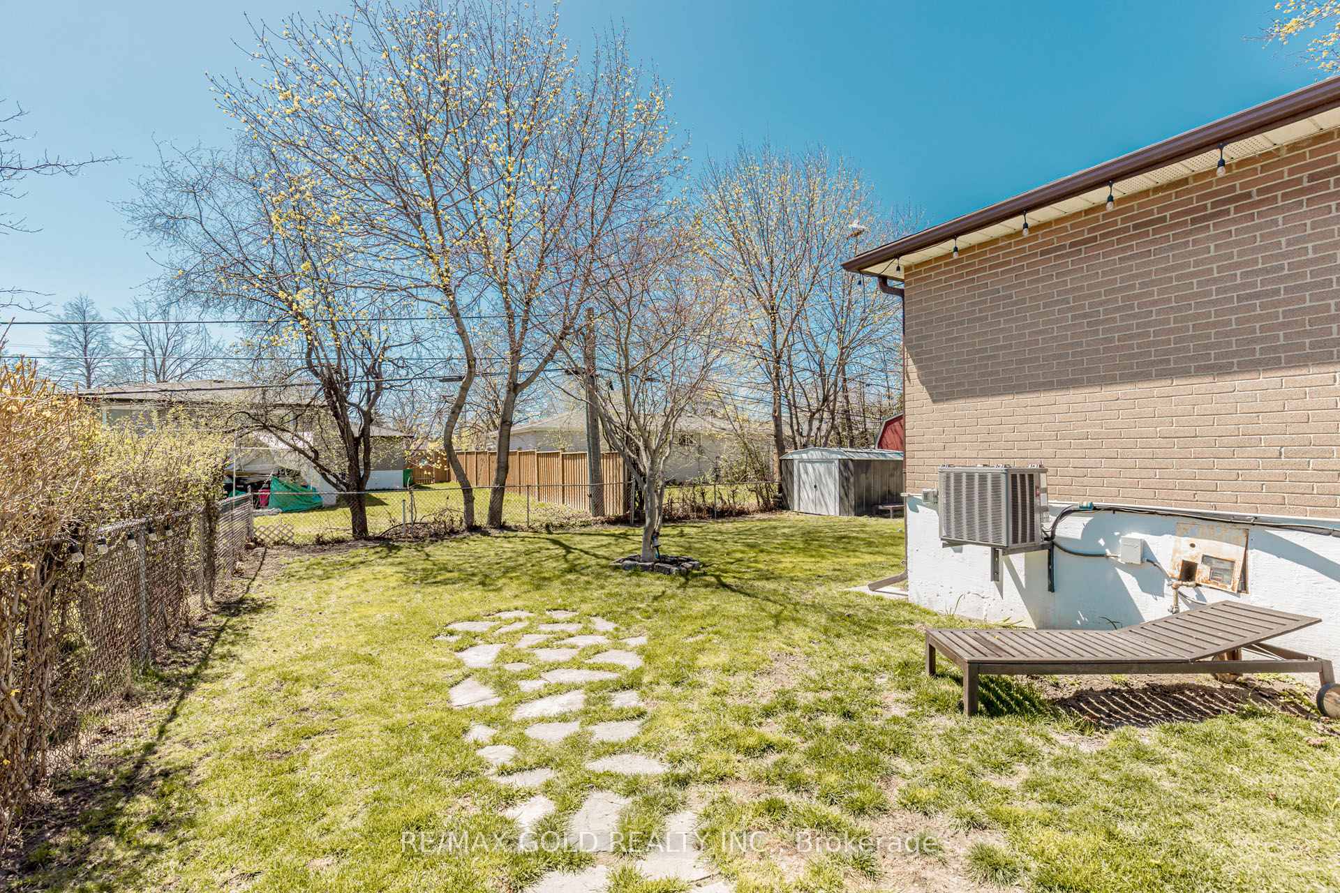 Photo 48 of 37 Brookdale Crescent, Brampton, Avondale — HOMEH