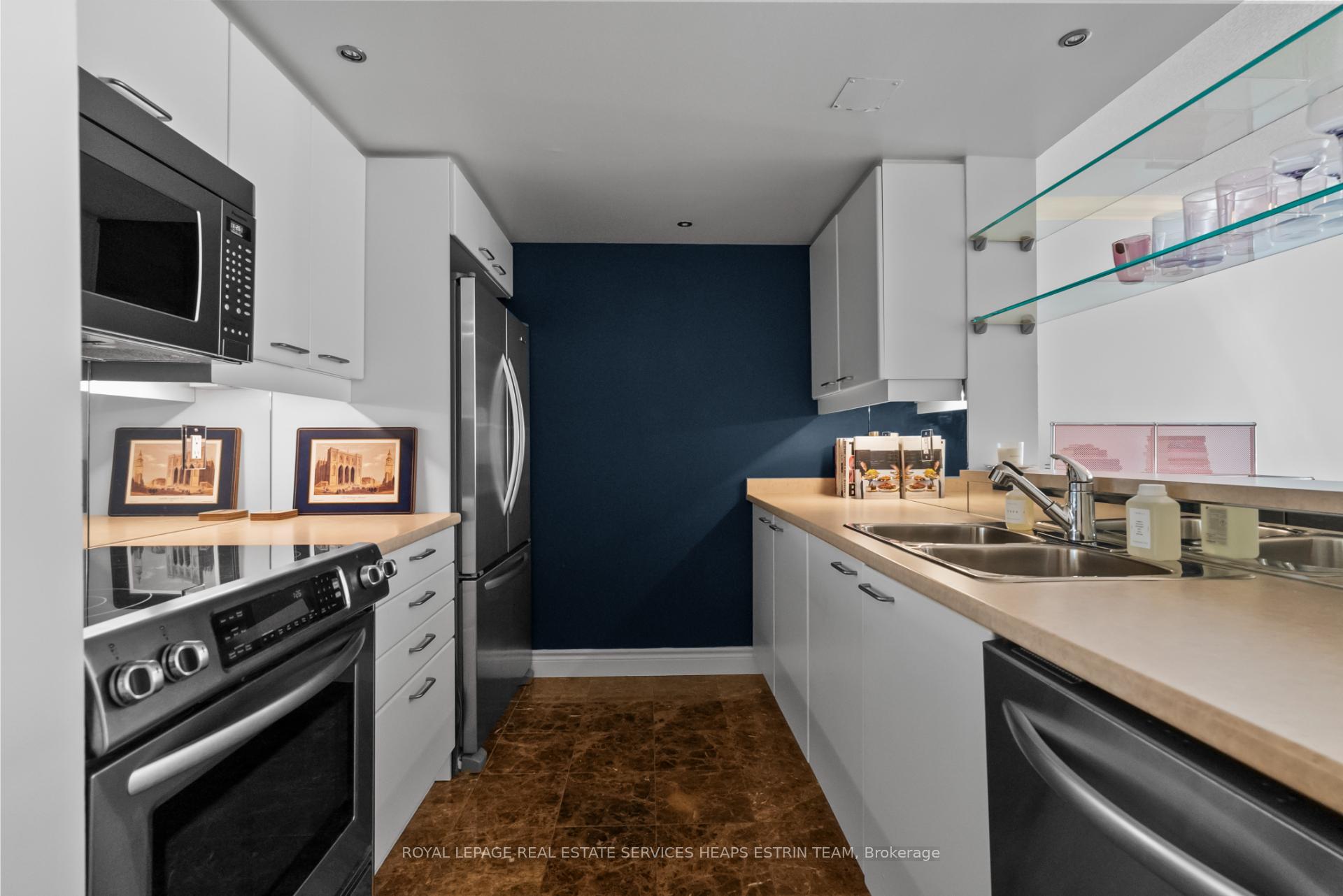 Photo 4 of Unit 404, 2 Alexandra Boulevard, Toronto, Lawrence Park South — HOMEH