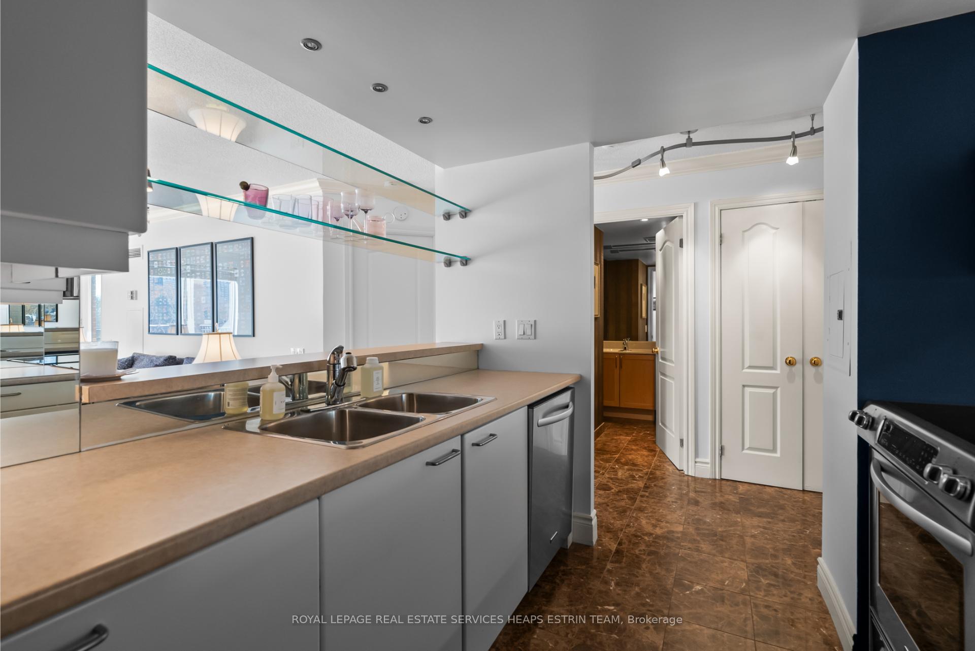Photo 15 of Unit 404, 2 Alexandra Boulevard, Toronto, Lawrence Park South — HOMEH