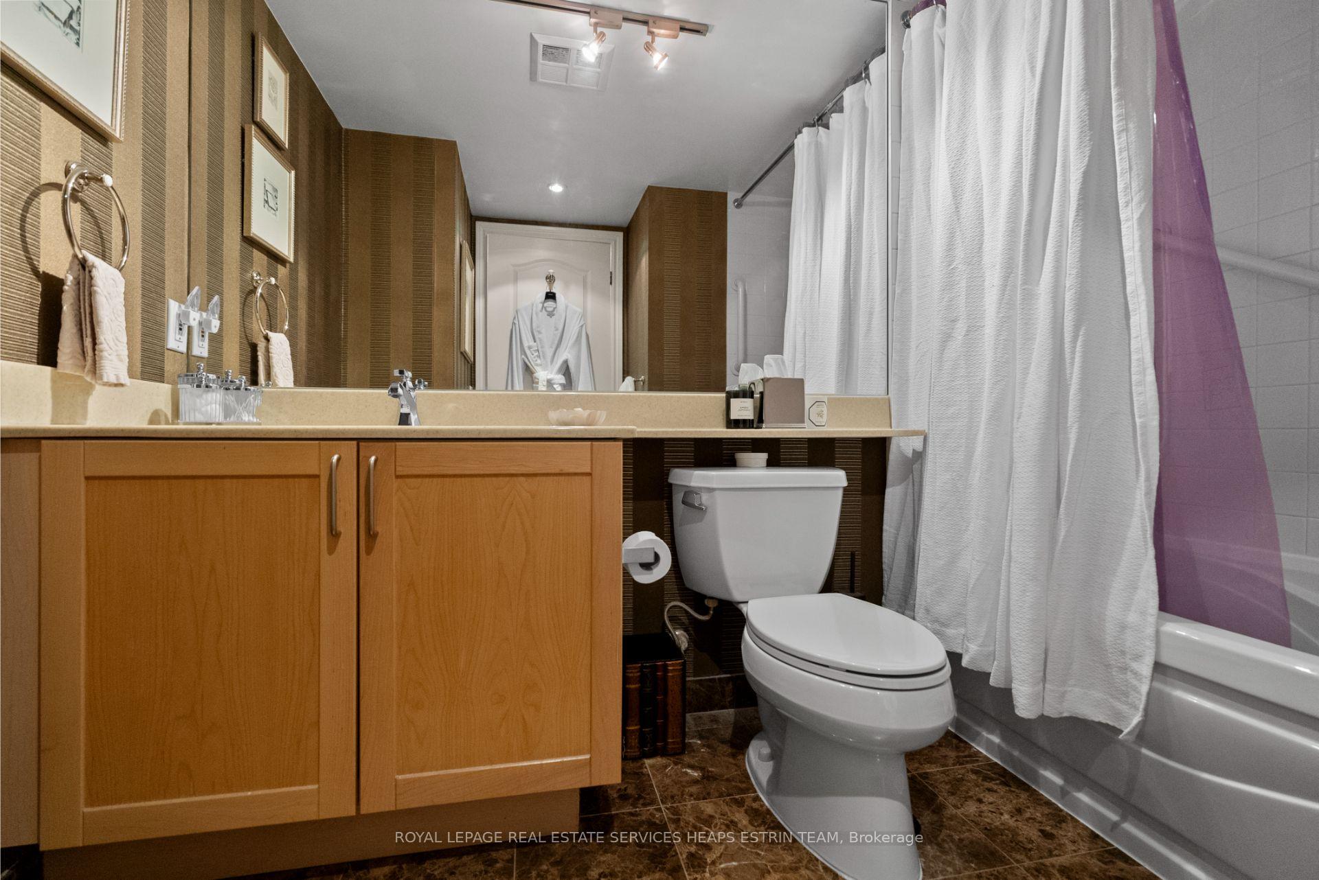 Photo 10 of Unit 404, 2 Alexandra Boulevard, Toronto, Lawrence Park South — HOMEH