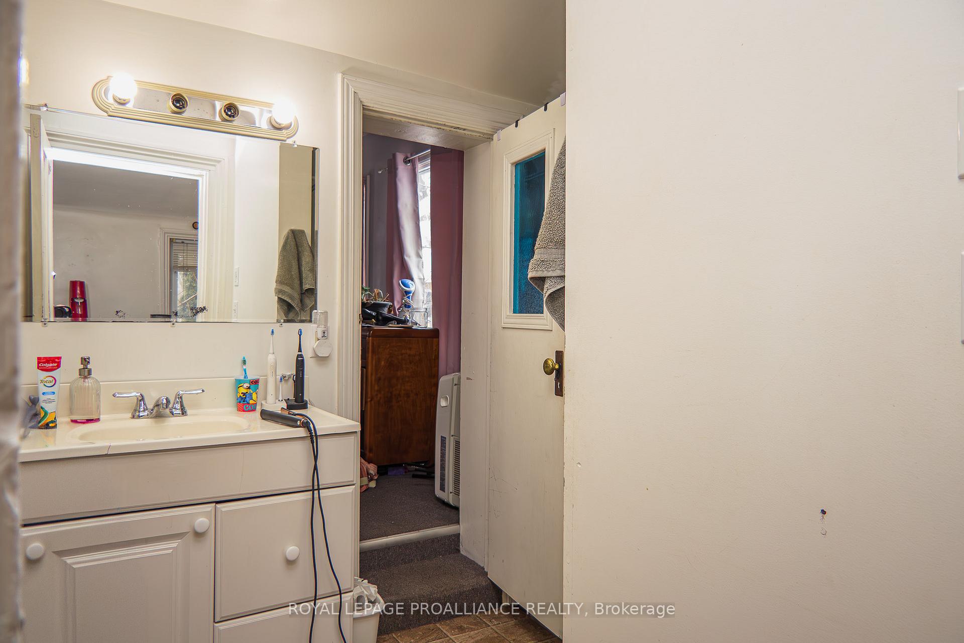 Photo 35 of 24 Queen Street, Belleville, Belleville Ward — HOMEH