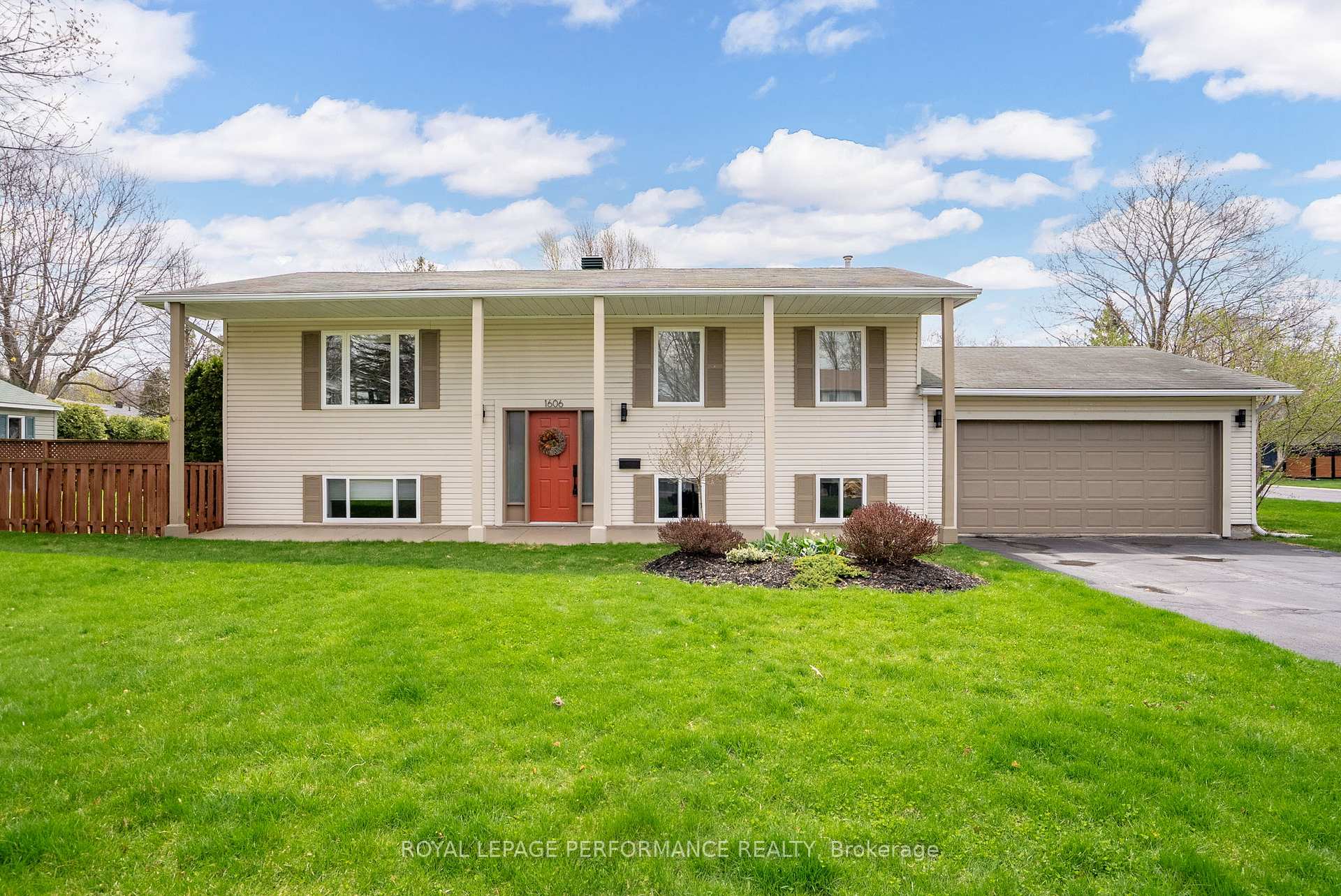 Photo 1 of 1606 Blakely Drive, Cornwall — HOMEH