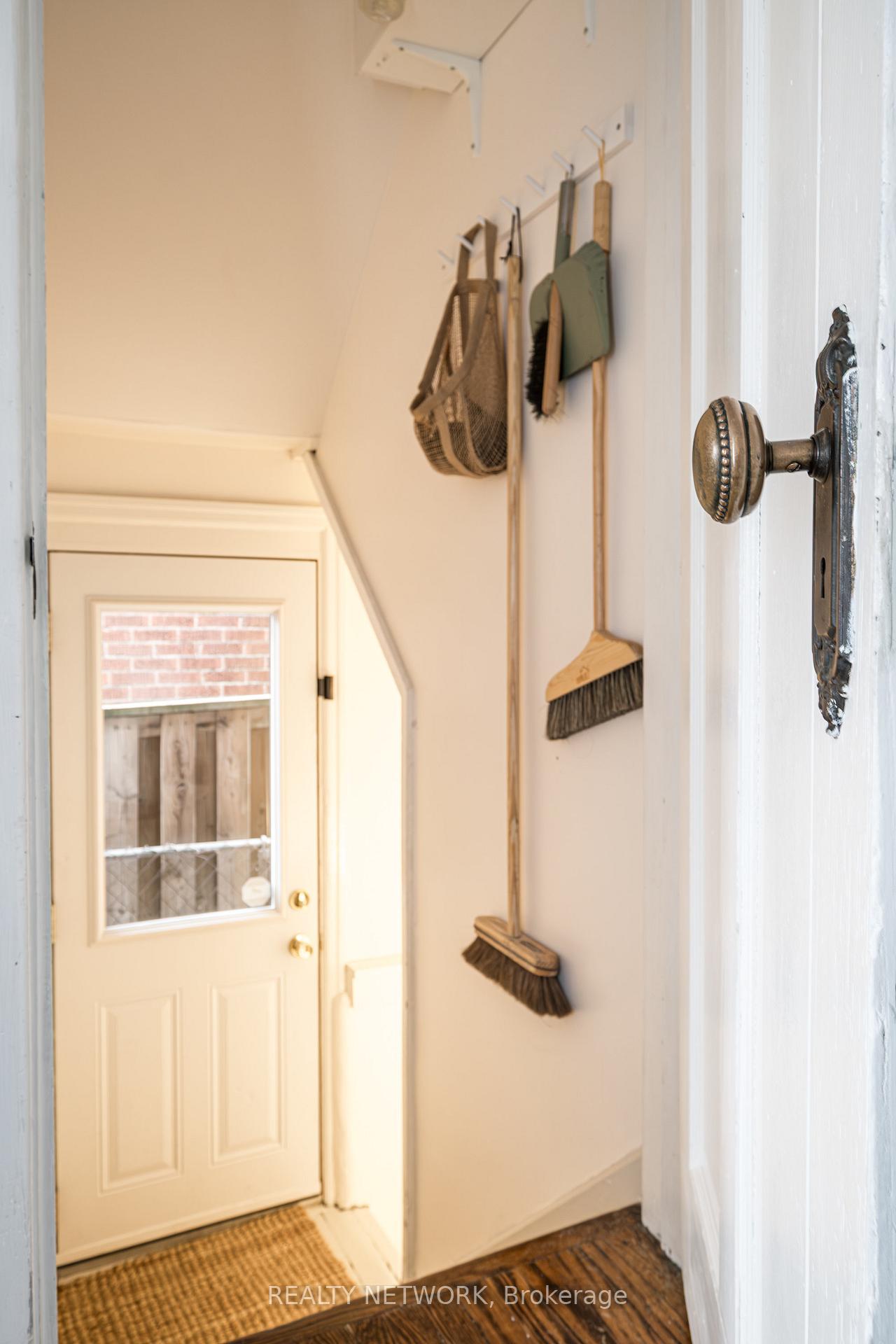 Photo 23 of 481 Aberdeen Avenue, Hamilton, Kirkendall — HOMEH