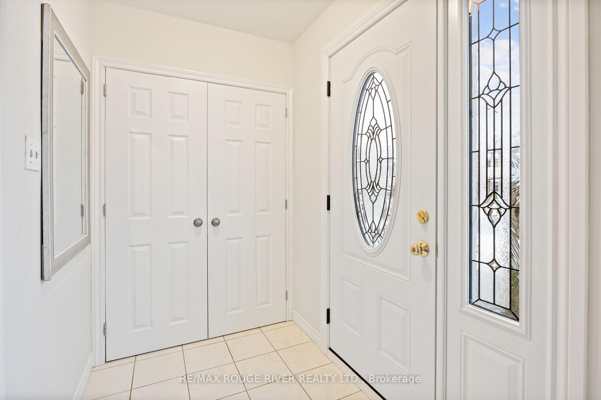 Photo 8 of 907 Marinet Crescent, Pickering, West Shore — HOMEH