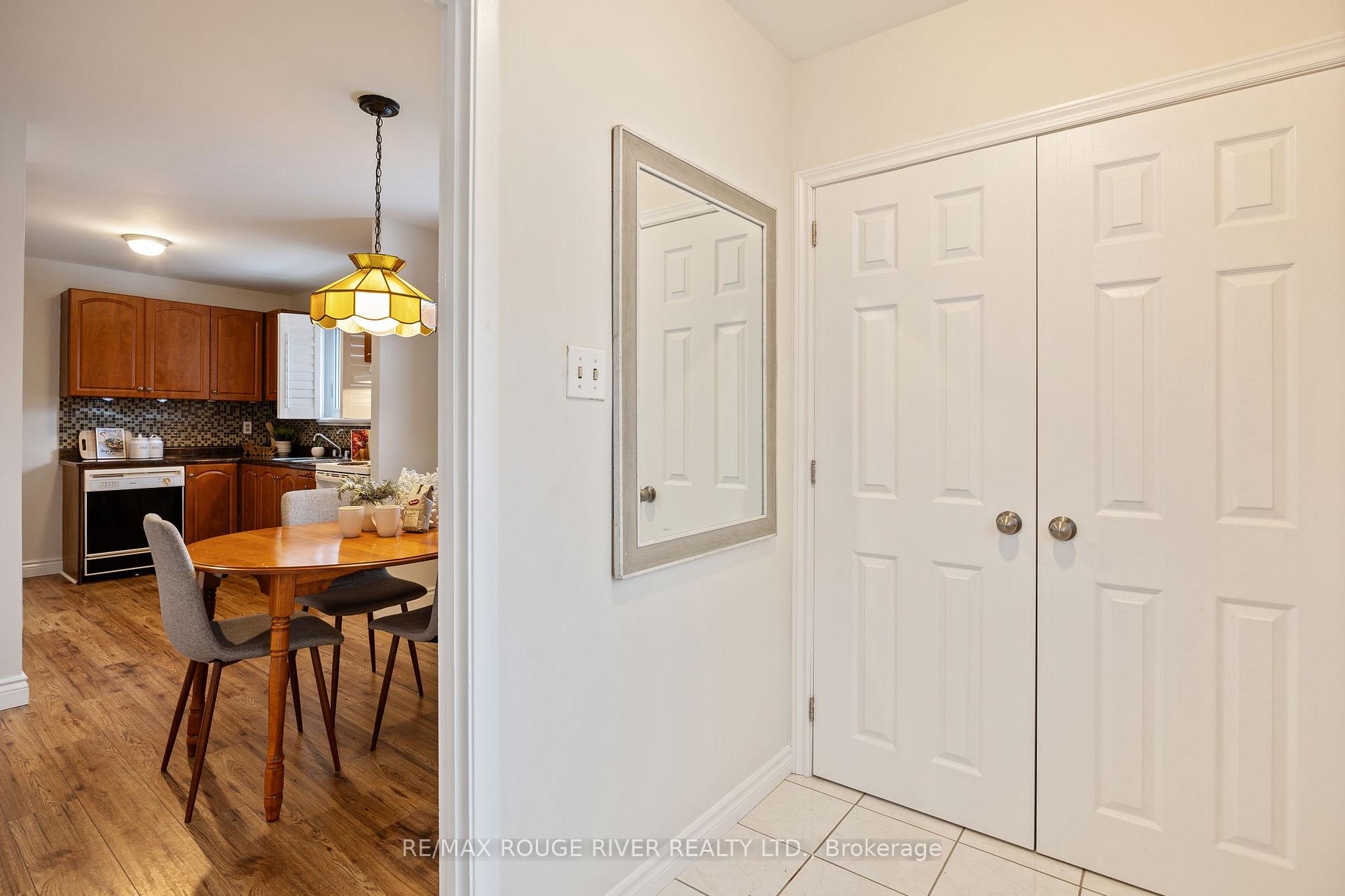 Photo 3 of 907 Marinet Crescent, Pickering, West Shore — HOMEH