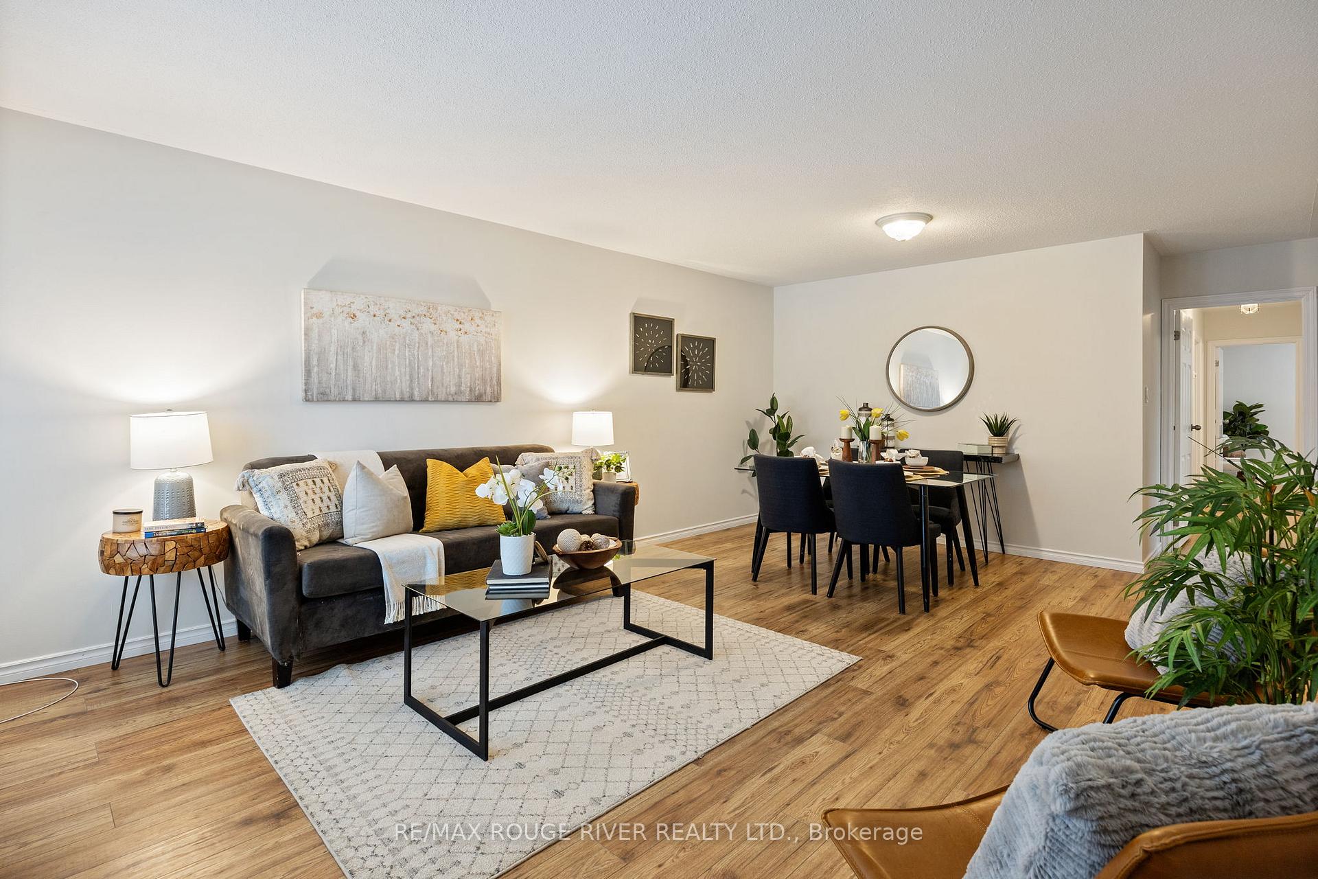 Photo 4 of 907 Marinet Crescent, Pickering, West Shore — HOMEH