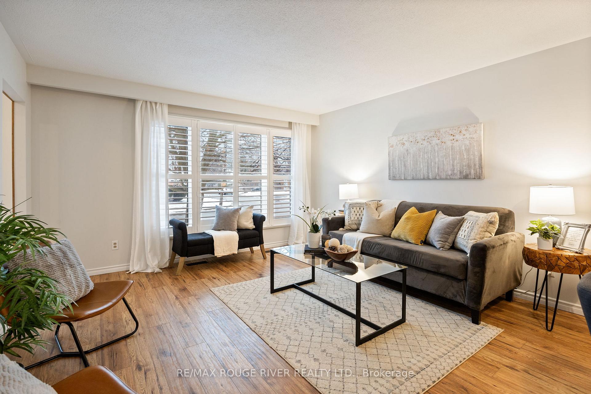 Photo 13 of 907 Marinet Crescent, Pickering, West Shore — HOMEH