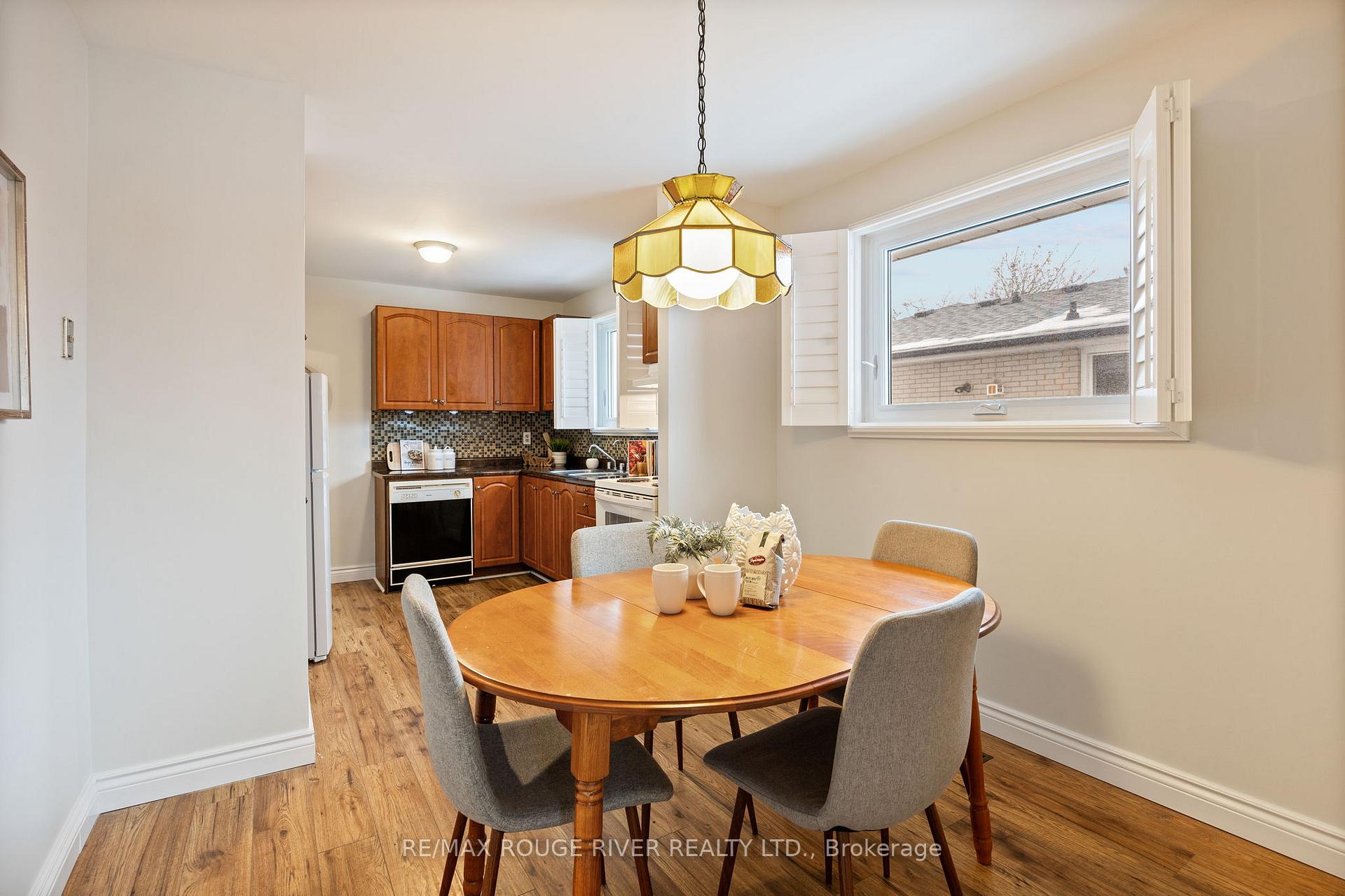 Photo 12 of 907 Marinet Crescent, Pickering, West Shore — HOMEH