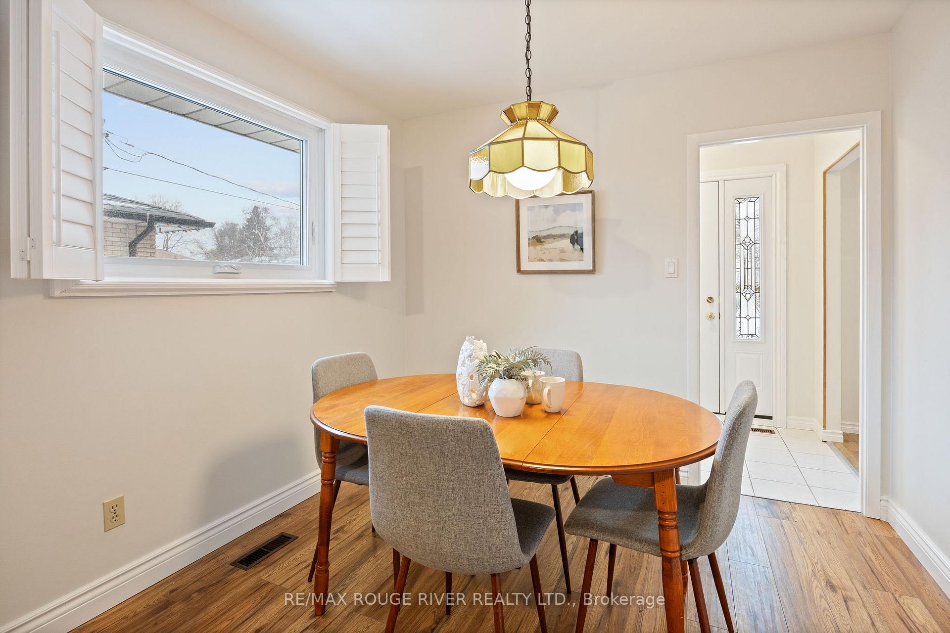 Photo 17 of 907 Marinet Crescent, Pickering, West Shore — HOMEH