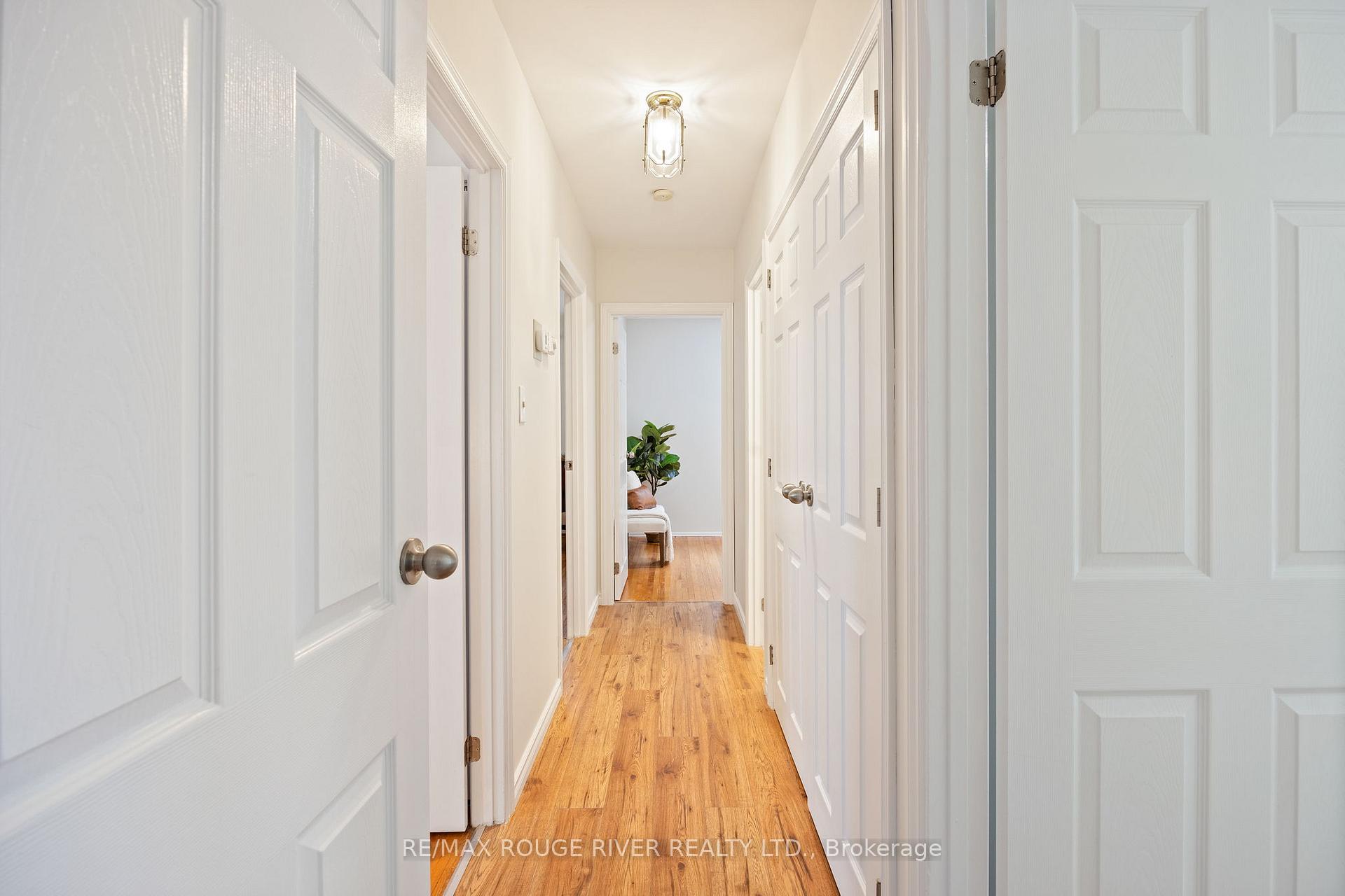 Photo 7 of 907 Marinet Crescent, Pickering, West Shore — HOMEH