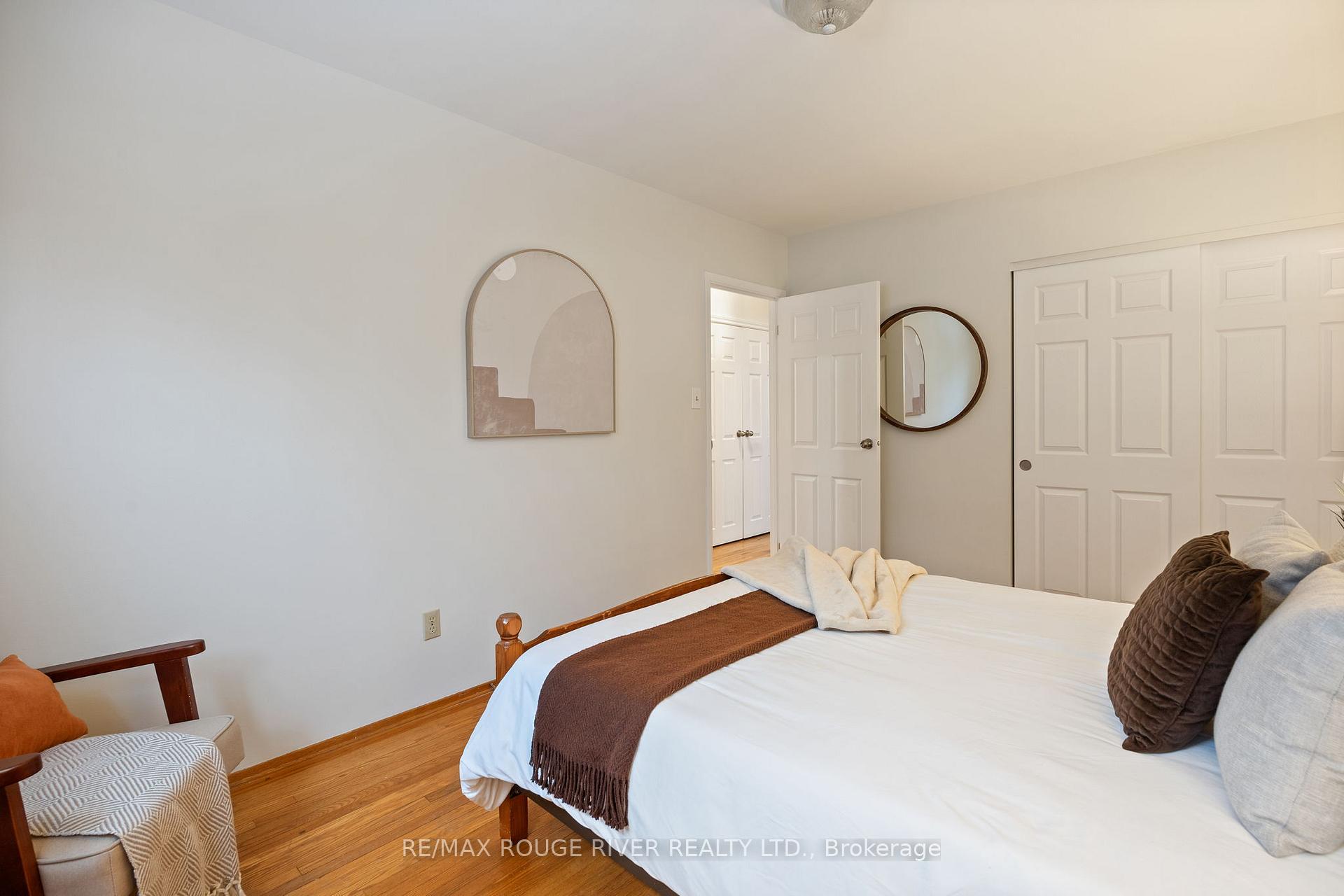 Photo 6 of 907 Marinet Crescent, Pickering, West Shore — HOMEH