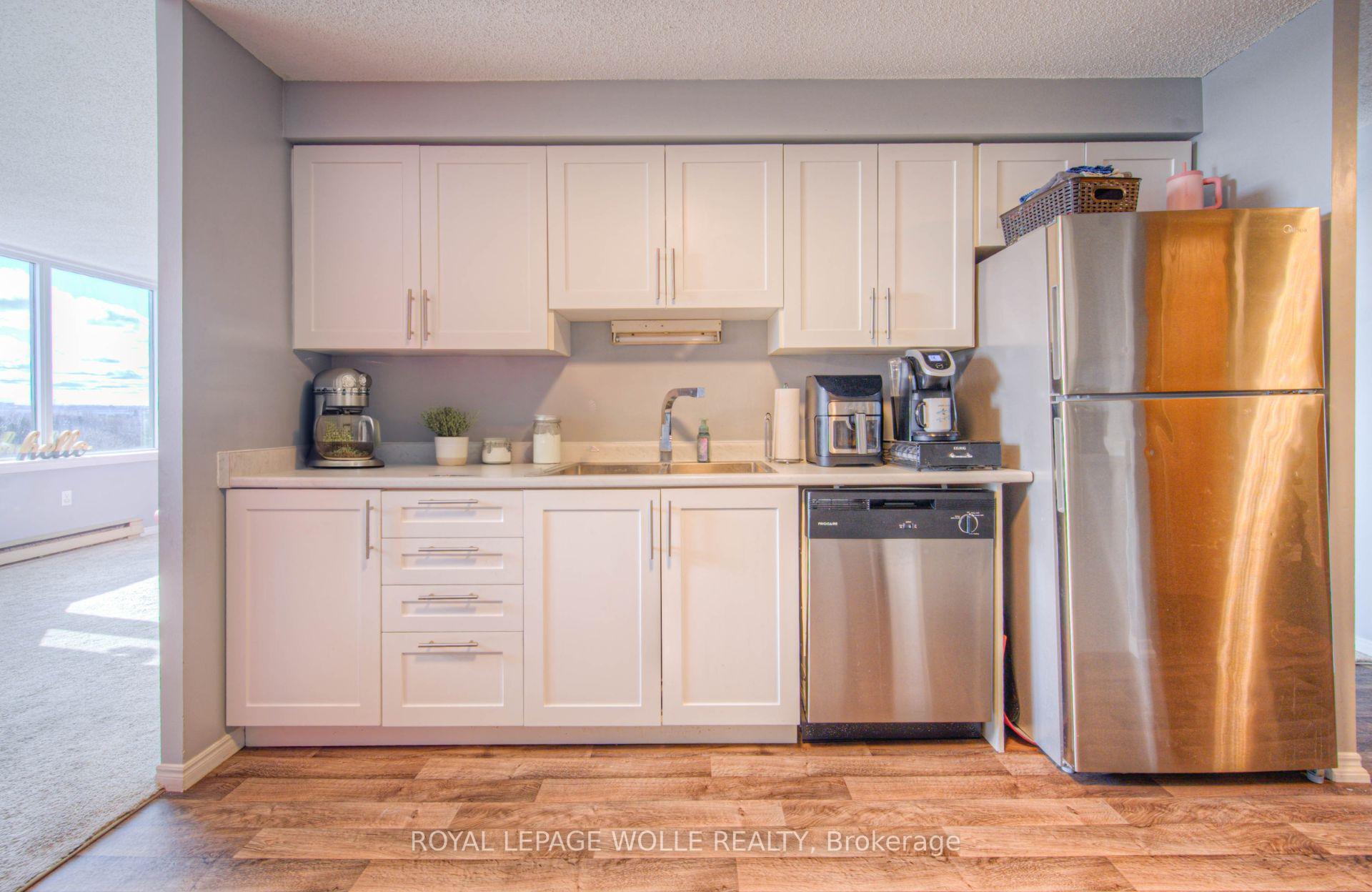 Photo 5 of Unit 710, 35 Green Valley Drive, Kitchener — HOMEH