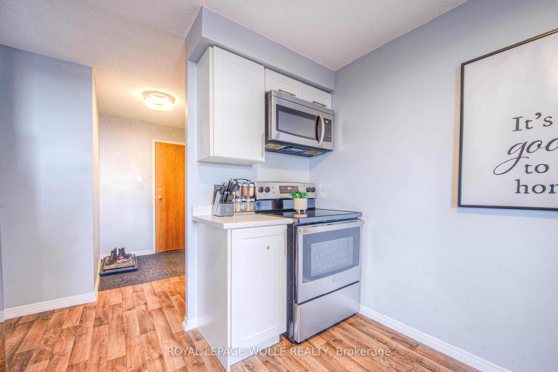 Photo 10 of Unit 710, 35 Green Valley Drive, Kitchener — HOMEH