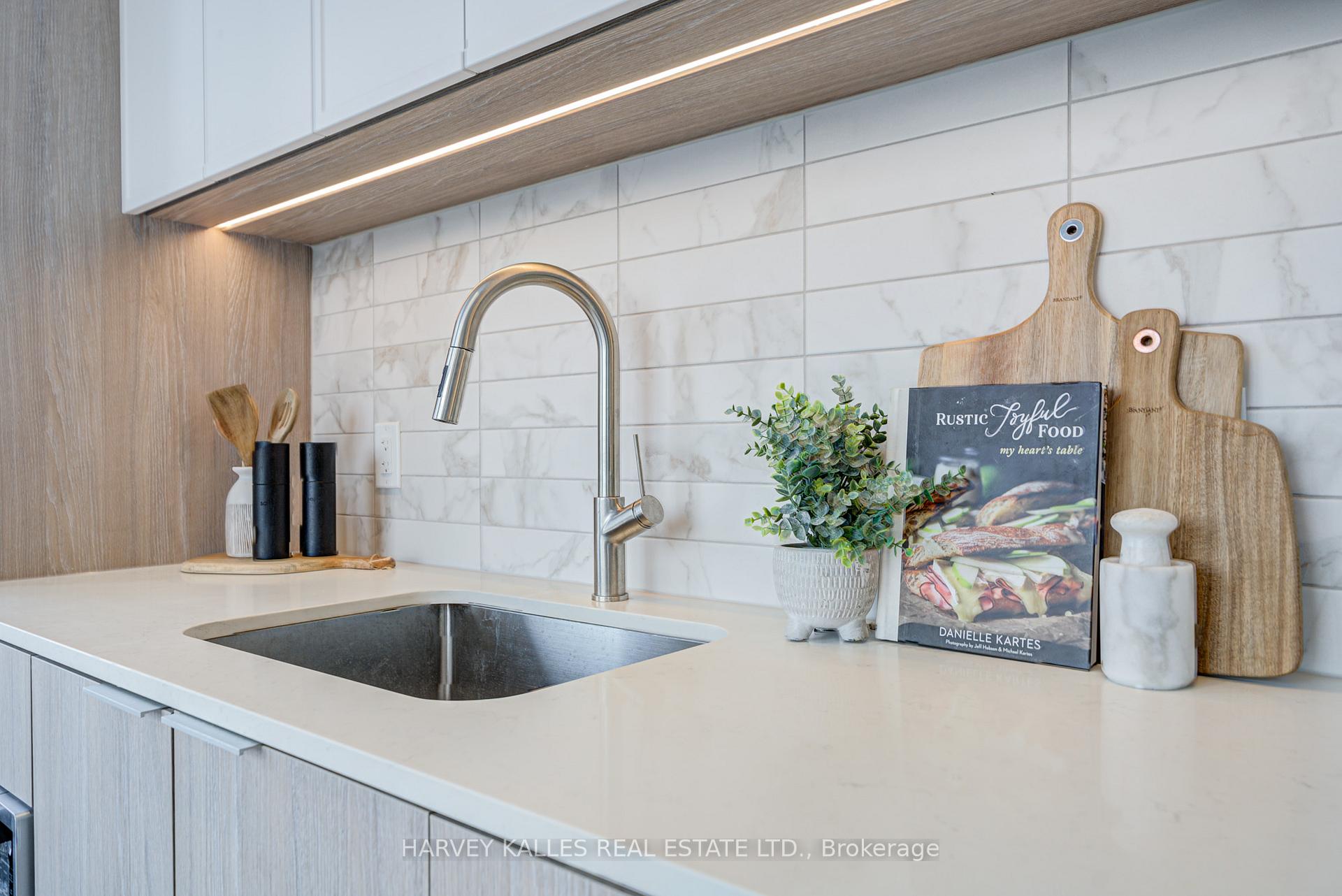 Photo 15 of Unit PH05, 2020 Bathurst Street, Toronto, Humewood-Cedarvale — HOMEH