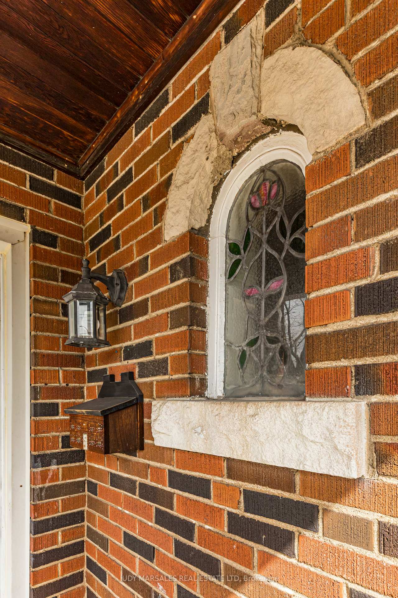 Photo 4 of 57 Cameron Avenue S, Hamilton, Bartonville — HOMEH