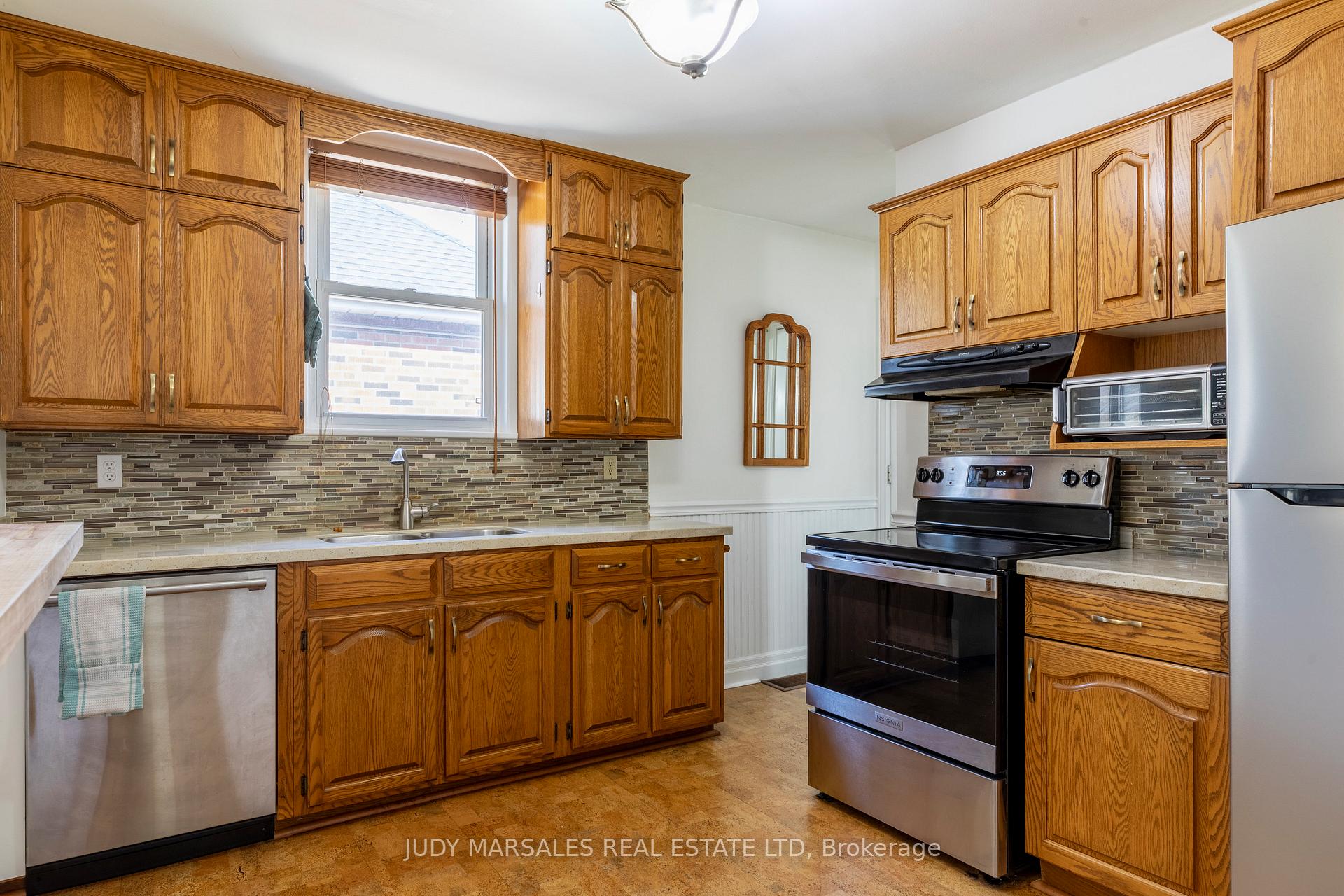 Photo 11 of 57 Cameron Avenue S, Hamilton, Bartonville — HOMEH