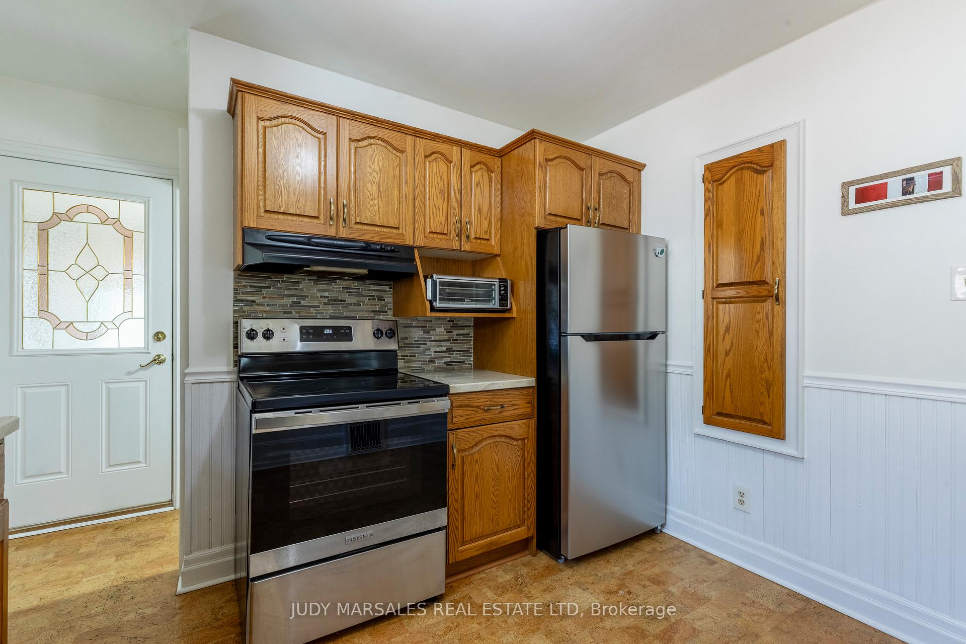 Photo 8 of 57 Cameron Avenue S, Hamilton, Bartonville — HOMEH