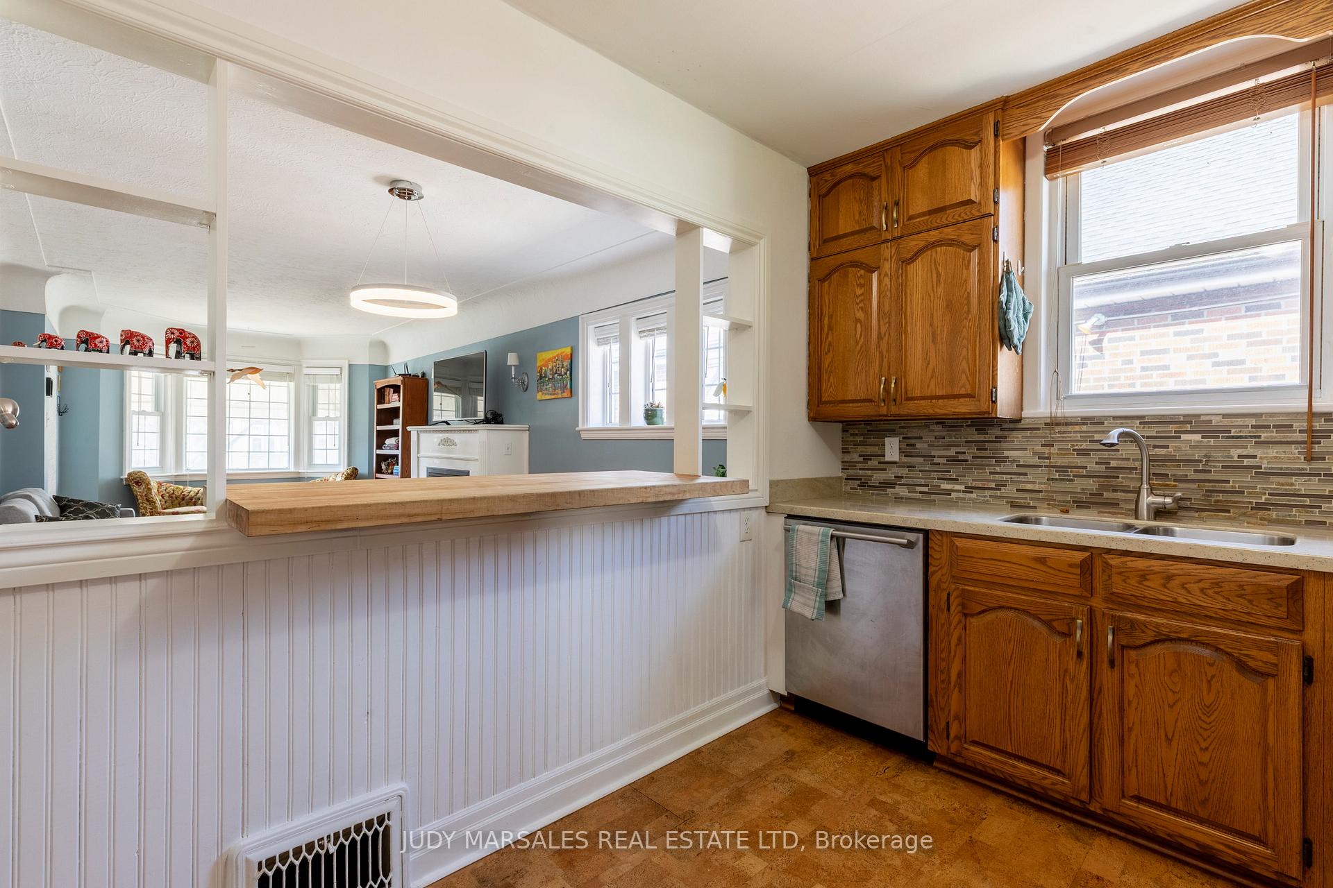 Photo 10 of 57 Cameron Avenue S, Hamilton, Bartonville — HOMEH