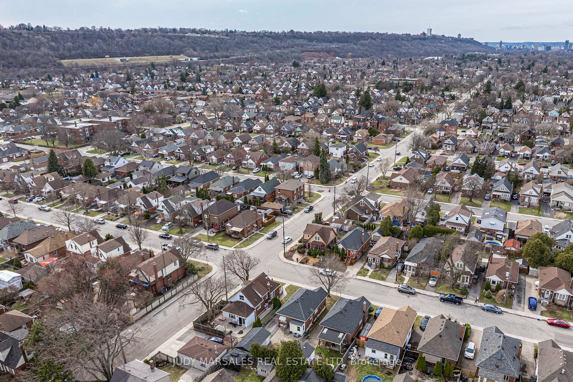 Photo 20 of 57 Cameron Avenue S, Hamilton, Bartonville — HOMEH